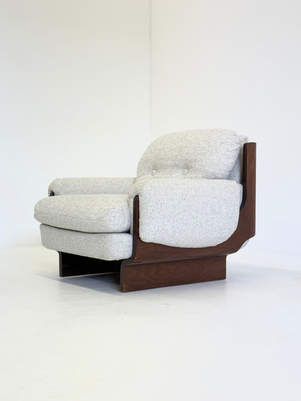 Italian Brutalist - mid century armchair — close-up