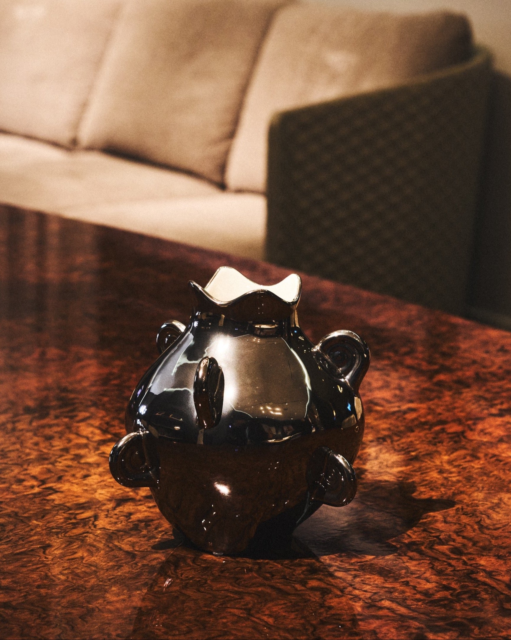 Aries Platinum Vase With Platinum Horns