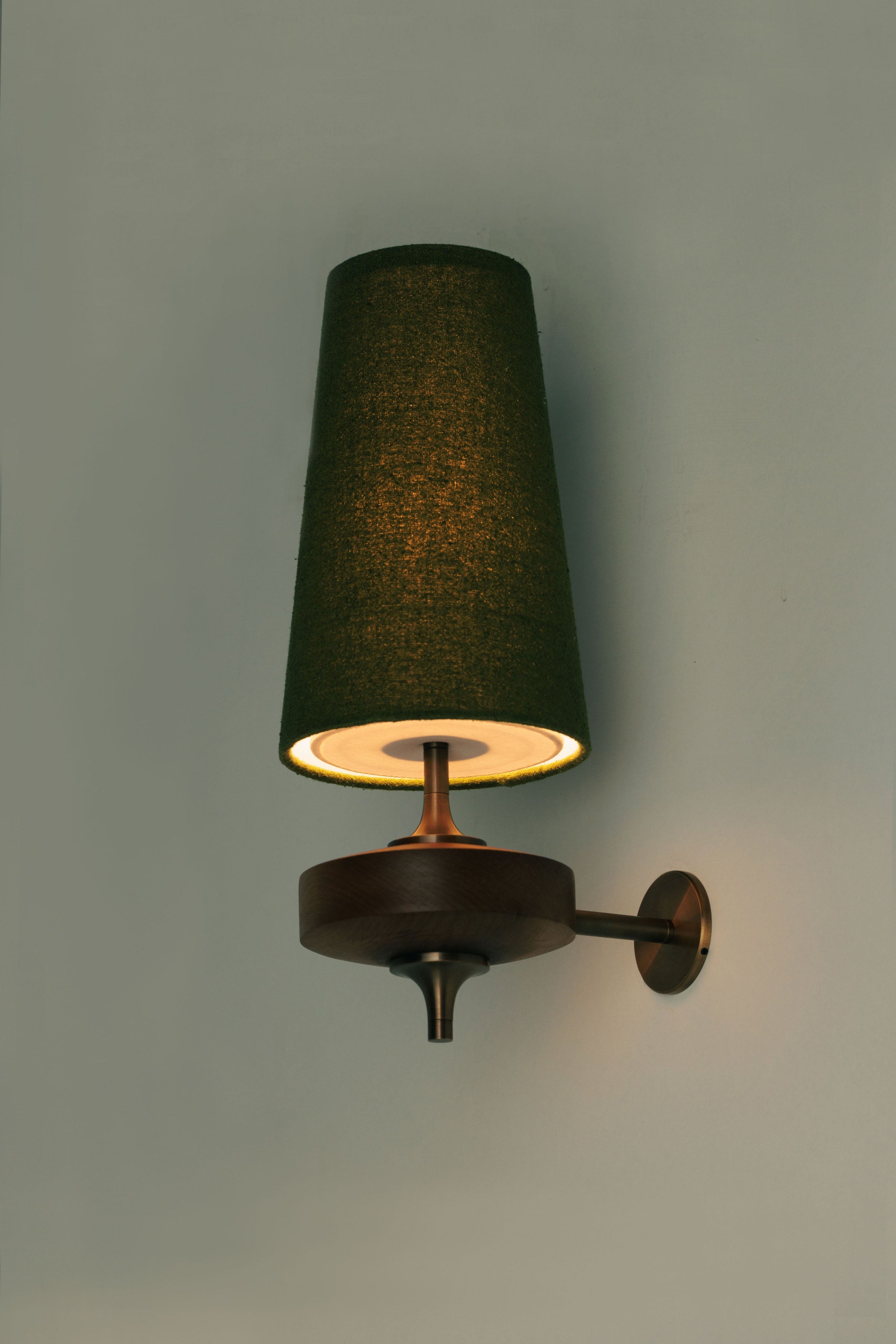 Hour Rho Wall Light — detail view