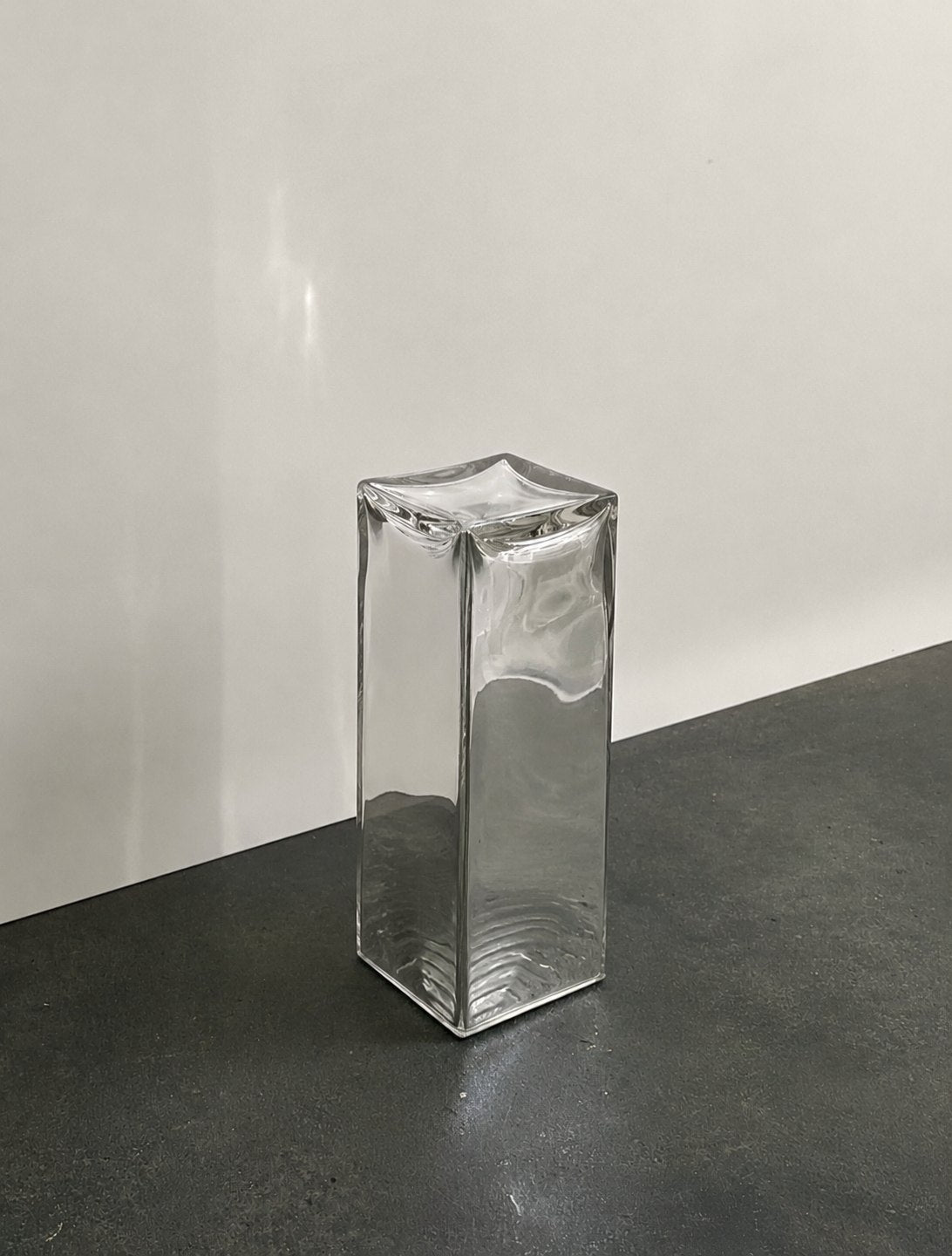 Monolit Pedestal — side angle