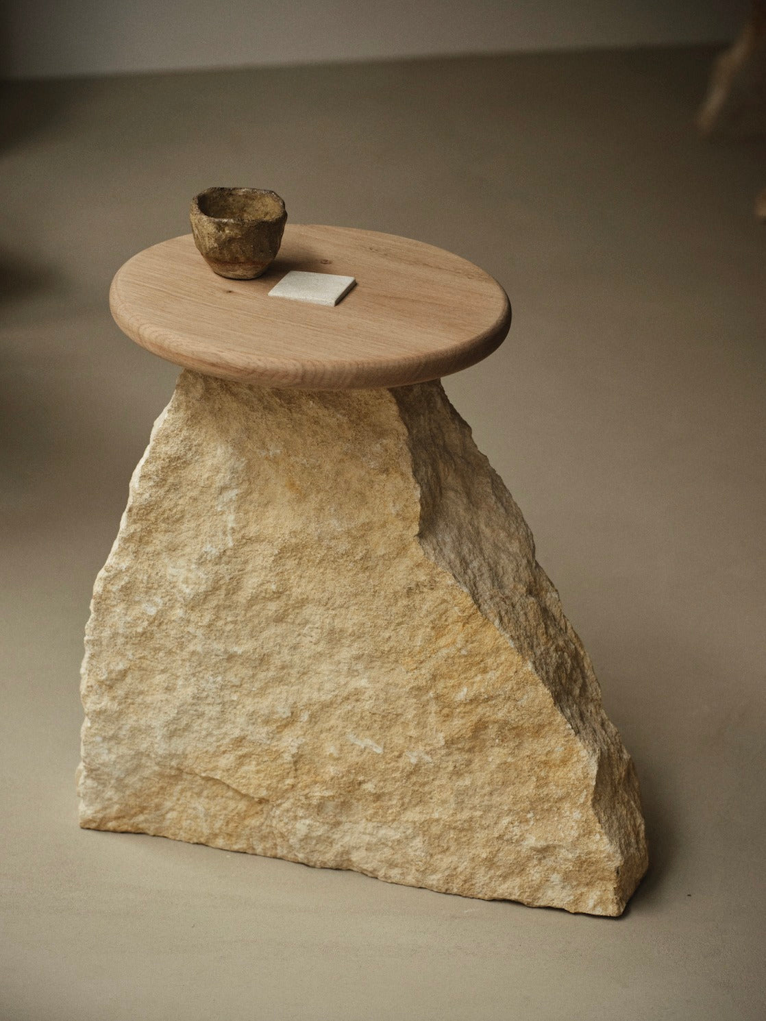 MUSHROOM SIDE TABLE ( 01 ) — detail view
