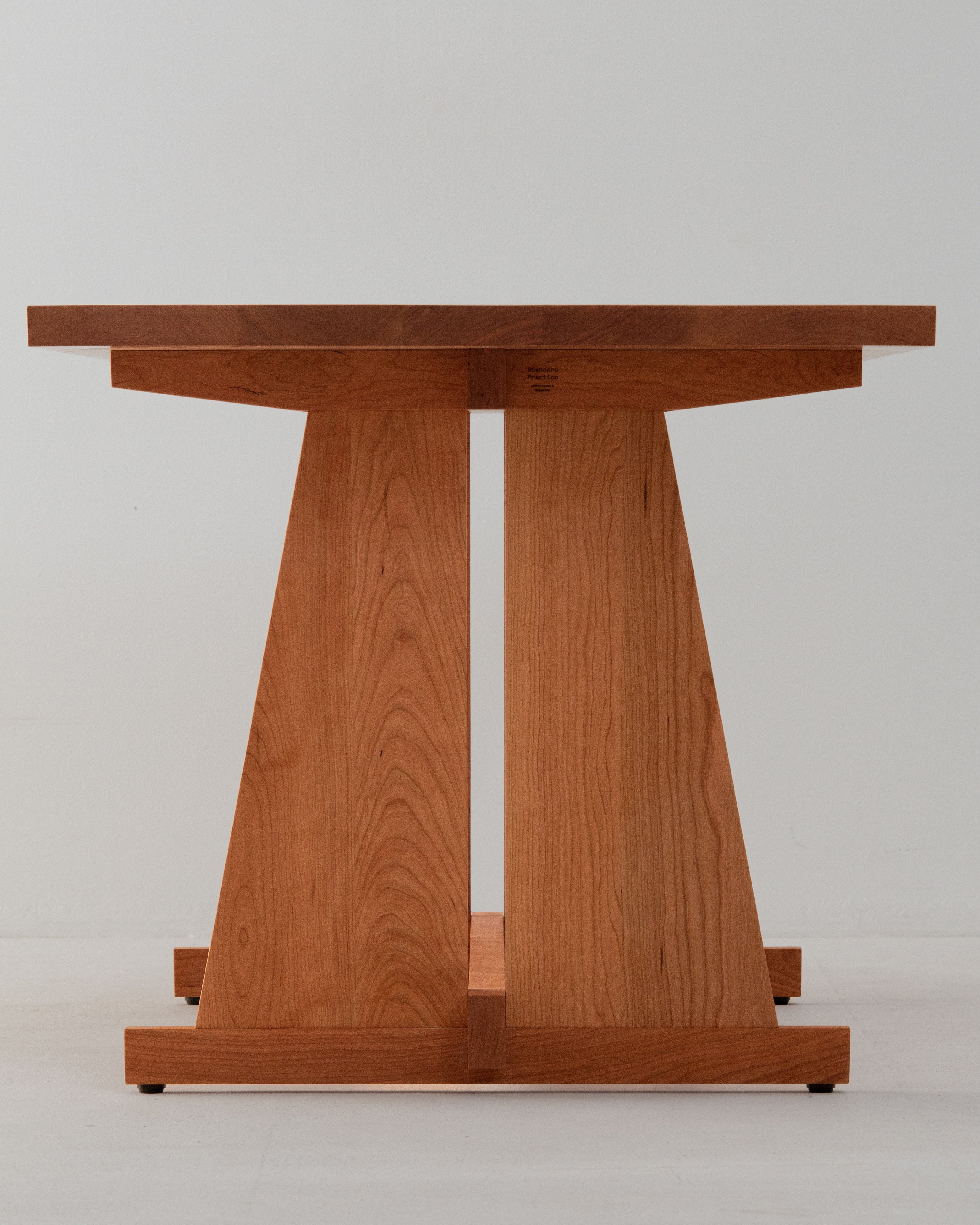 Lola Table Classic — detail view