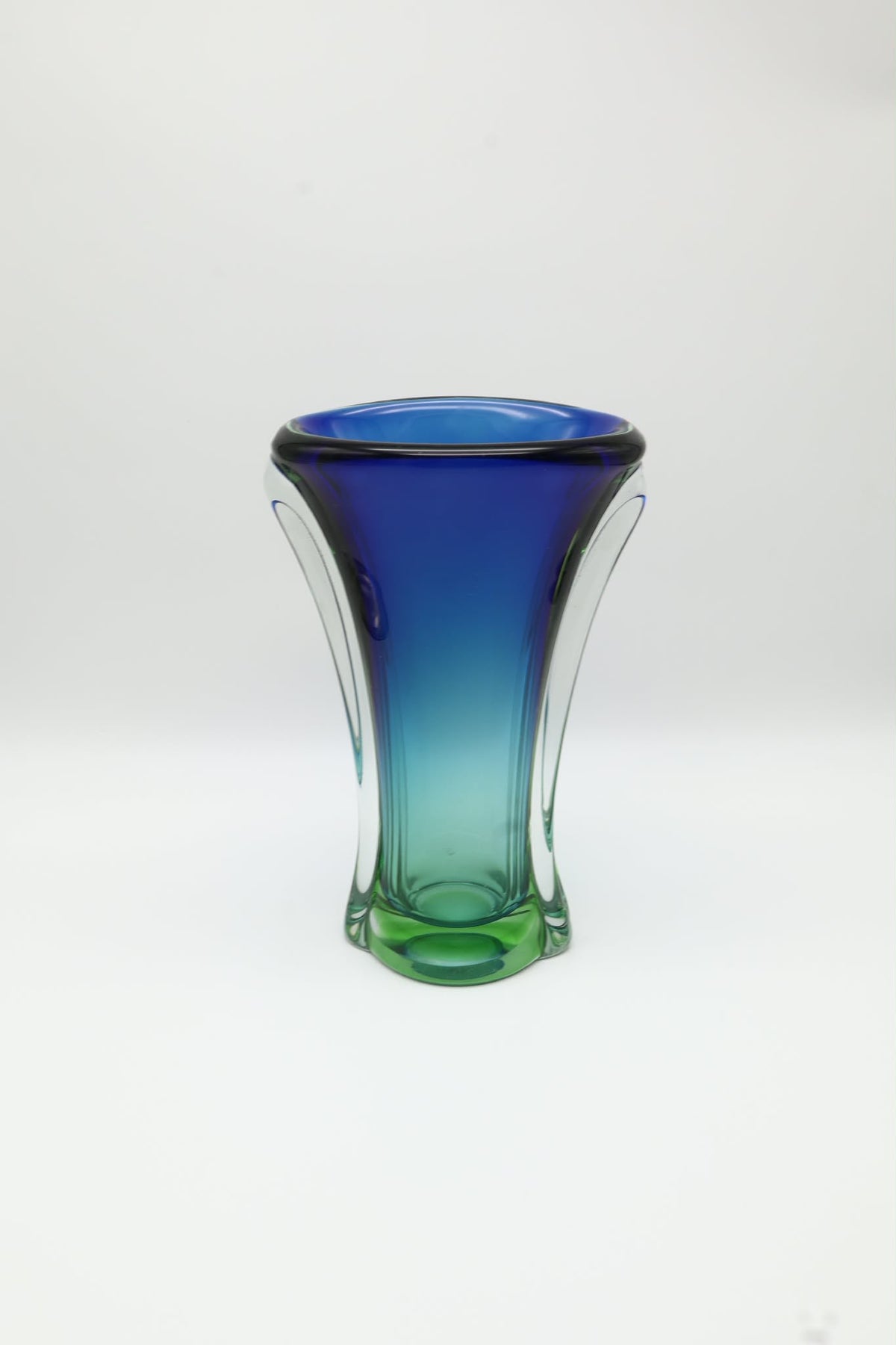 Vintage Murano Sommerso Art Glass Vase – Italy, 1960s — detail view