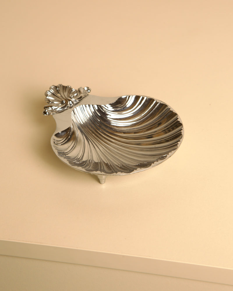 Silver-plated shell-shaped dish with fluted ridges, 1980s vintage