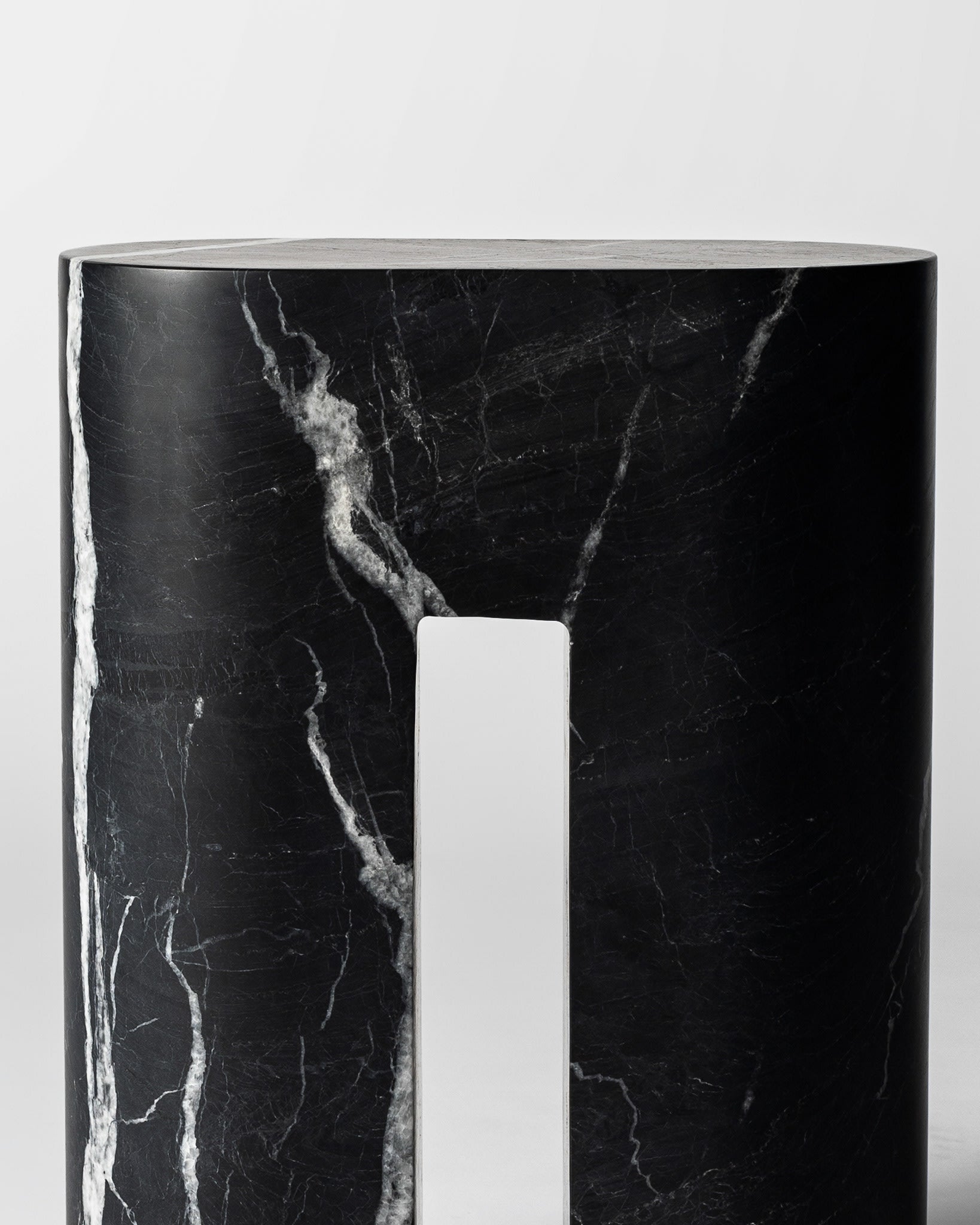 U Monolith — lifestyle setting