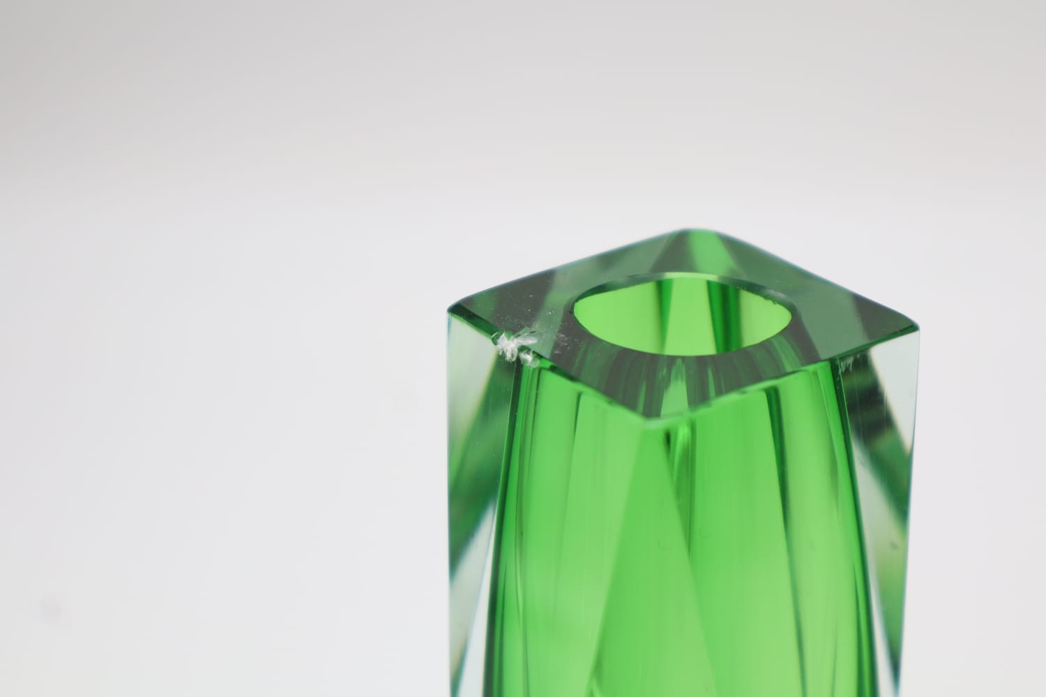 Murano Sommerso Faceted Vase by Alessandro Mandruzzato for Cavagnis (1970) — lifestyle setting