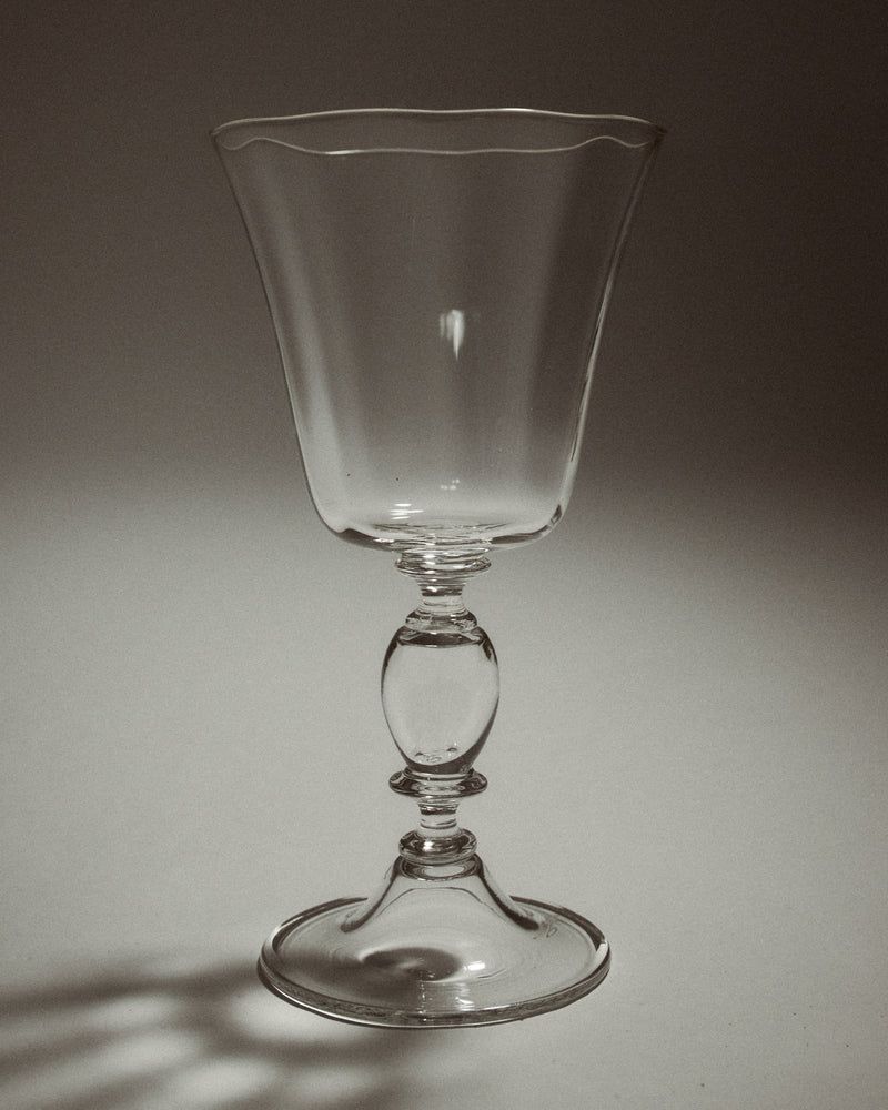 Alban Wine Glass Large - Set of Four — close-up of clear glass design