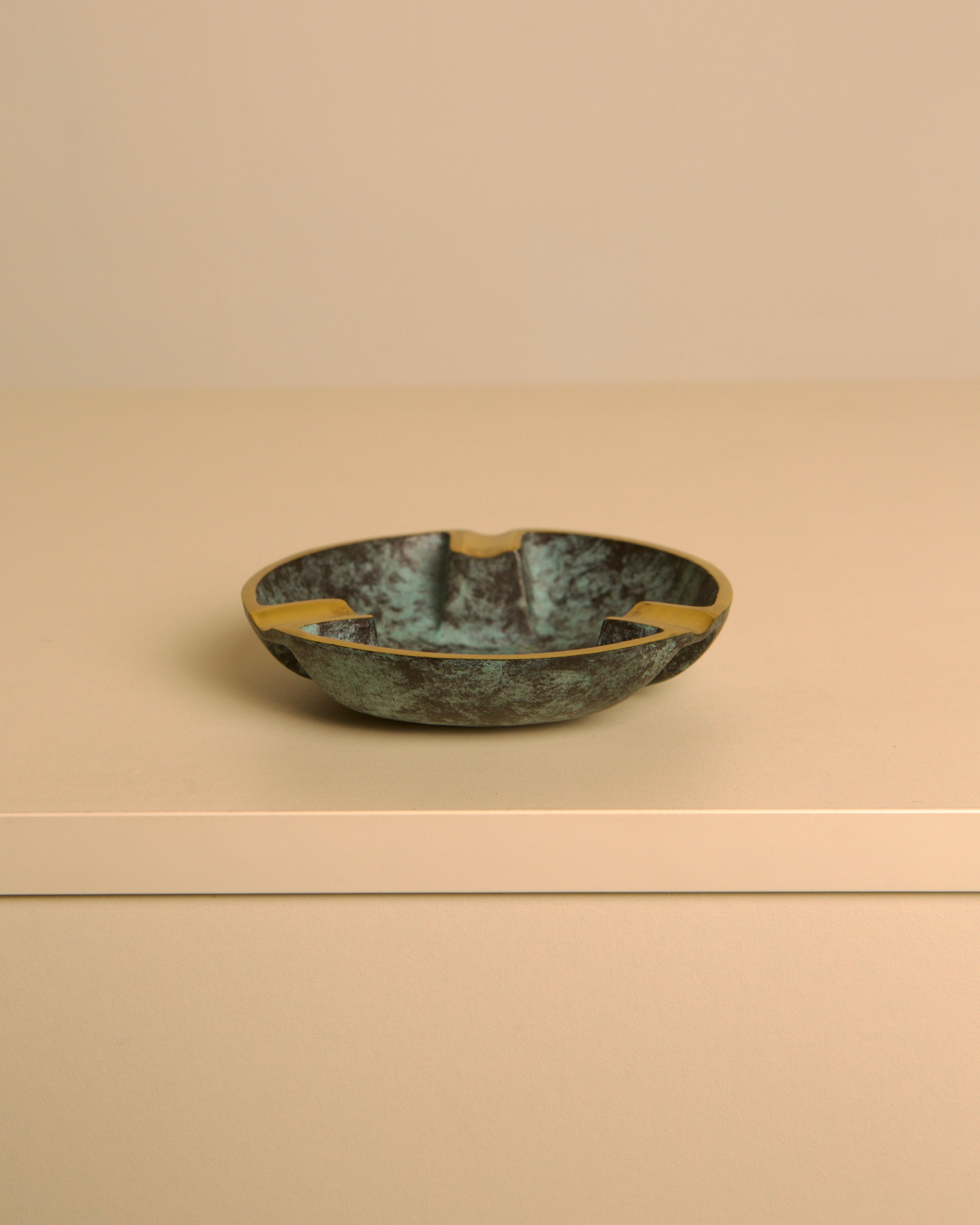 Italian verdigris patinated bronze ashtray, 1940s — detail view