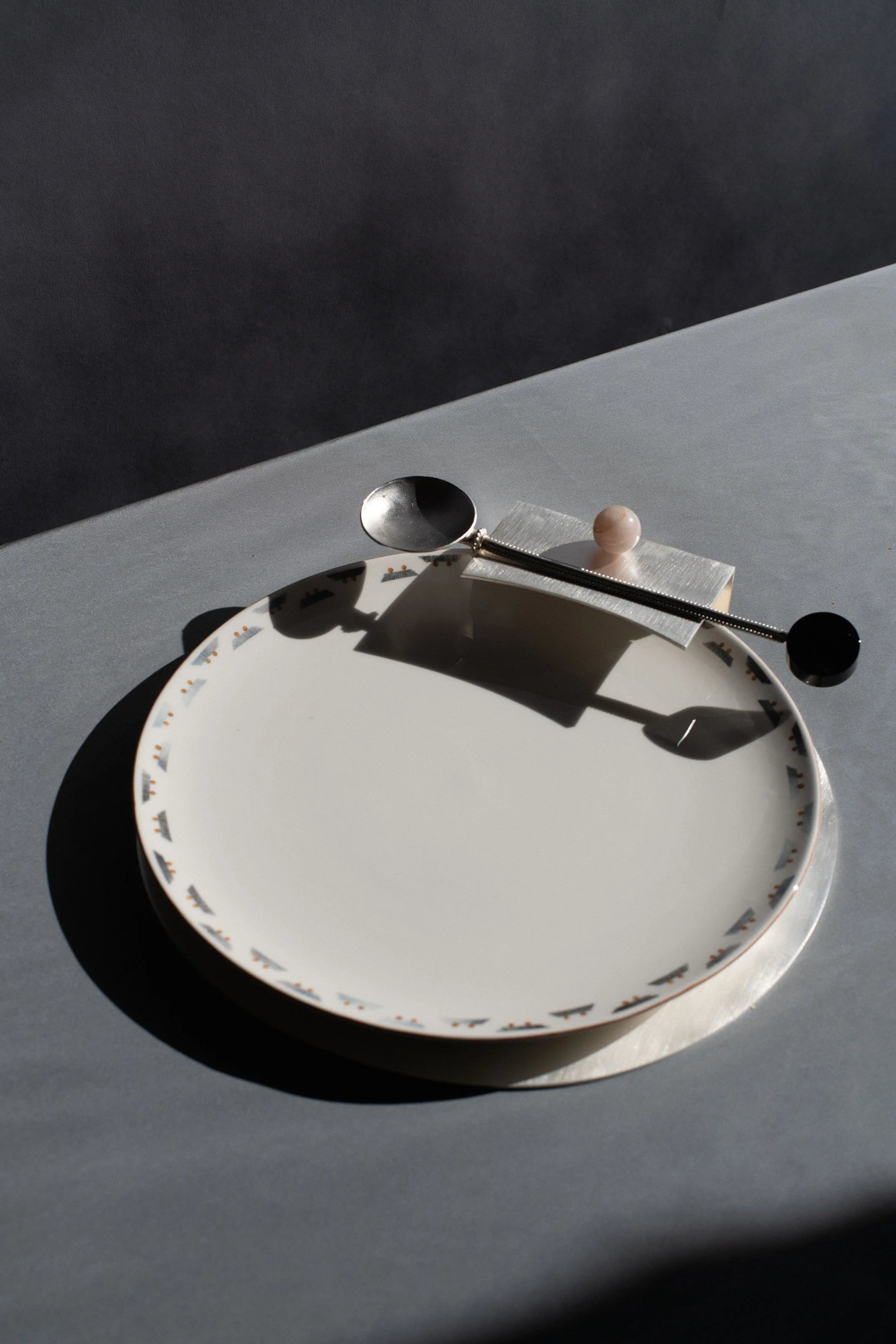 Proteya Underplate — side angle