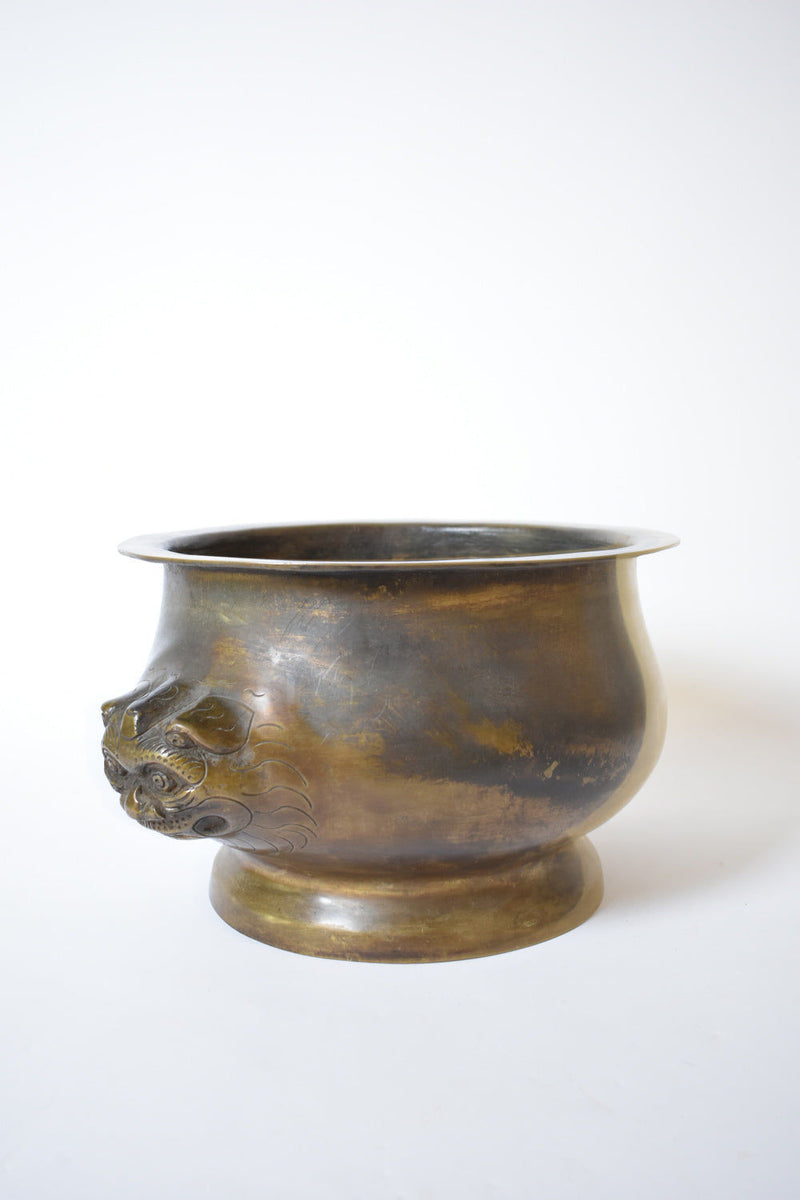The Barracuda Interiors Bronze Cup with Animal Figures Handles, XIXth c, features a wide rim, raised base, and ornate dragon’s head detail on the side—all set against a plain white background.