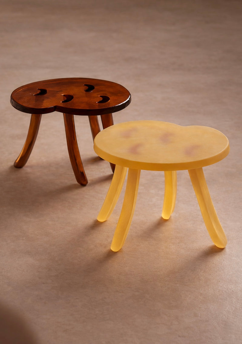 Lung 2.0 Honey Matte - Side Table — close-up of honey matte finish and wooden legs