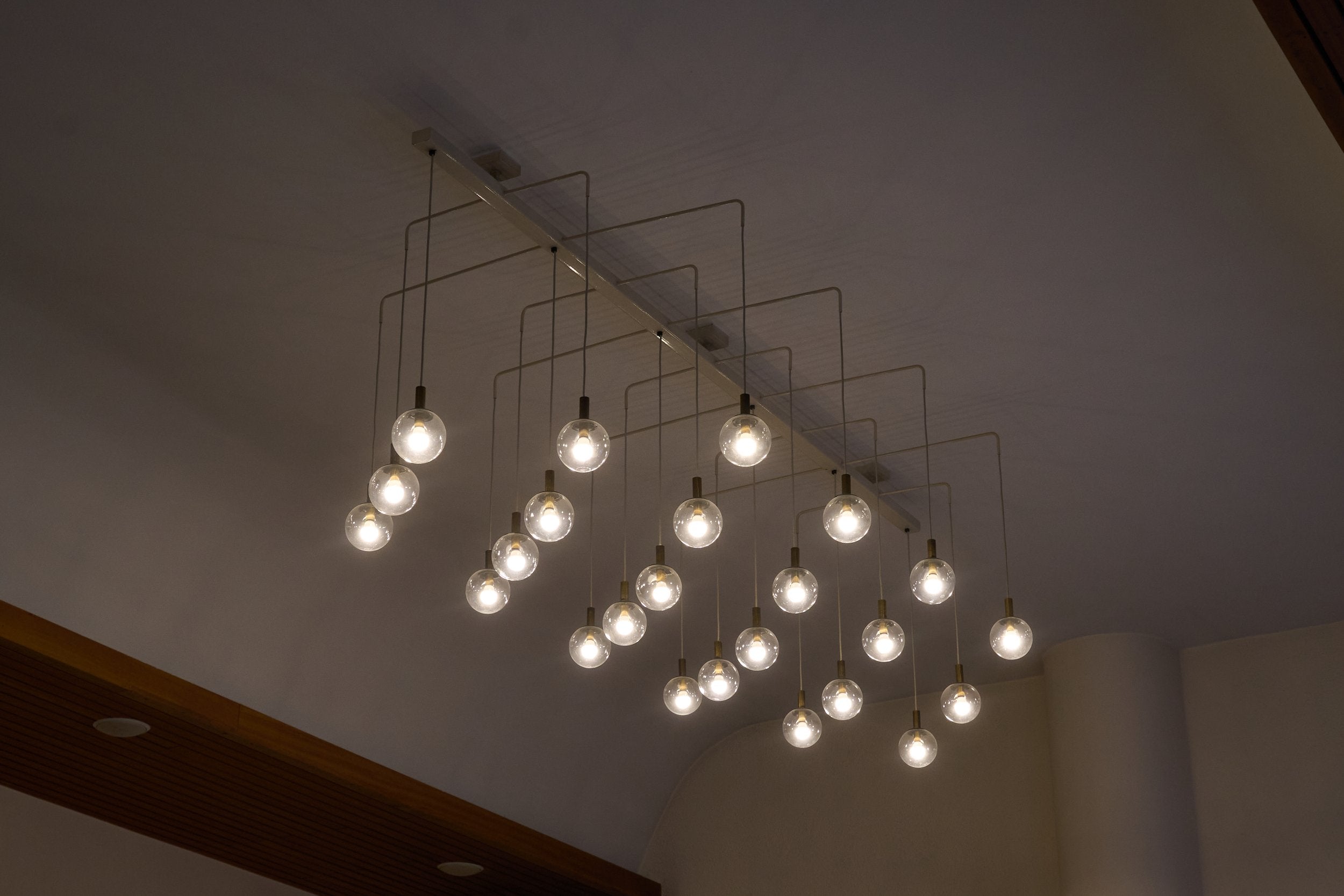Monumental Mid-Century Chandelier in Glass, Metal and Patinated Brass 1960 — additional view