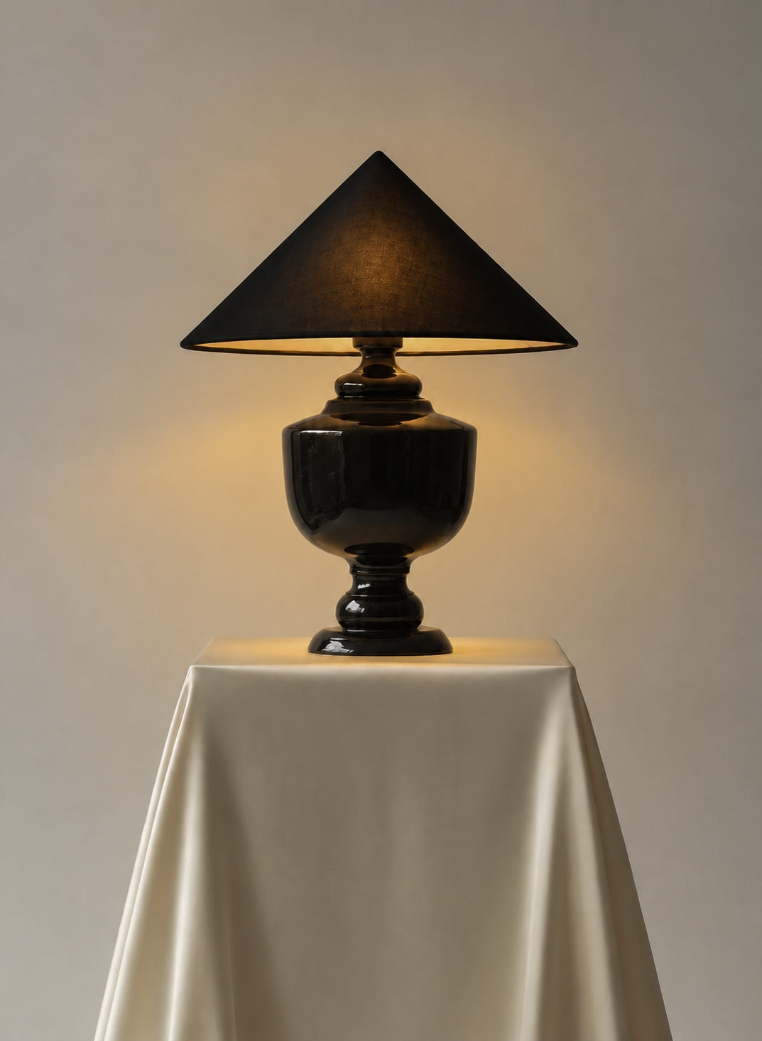 ENCRE NOIRE CERAMIC LAMP — detail view