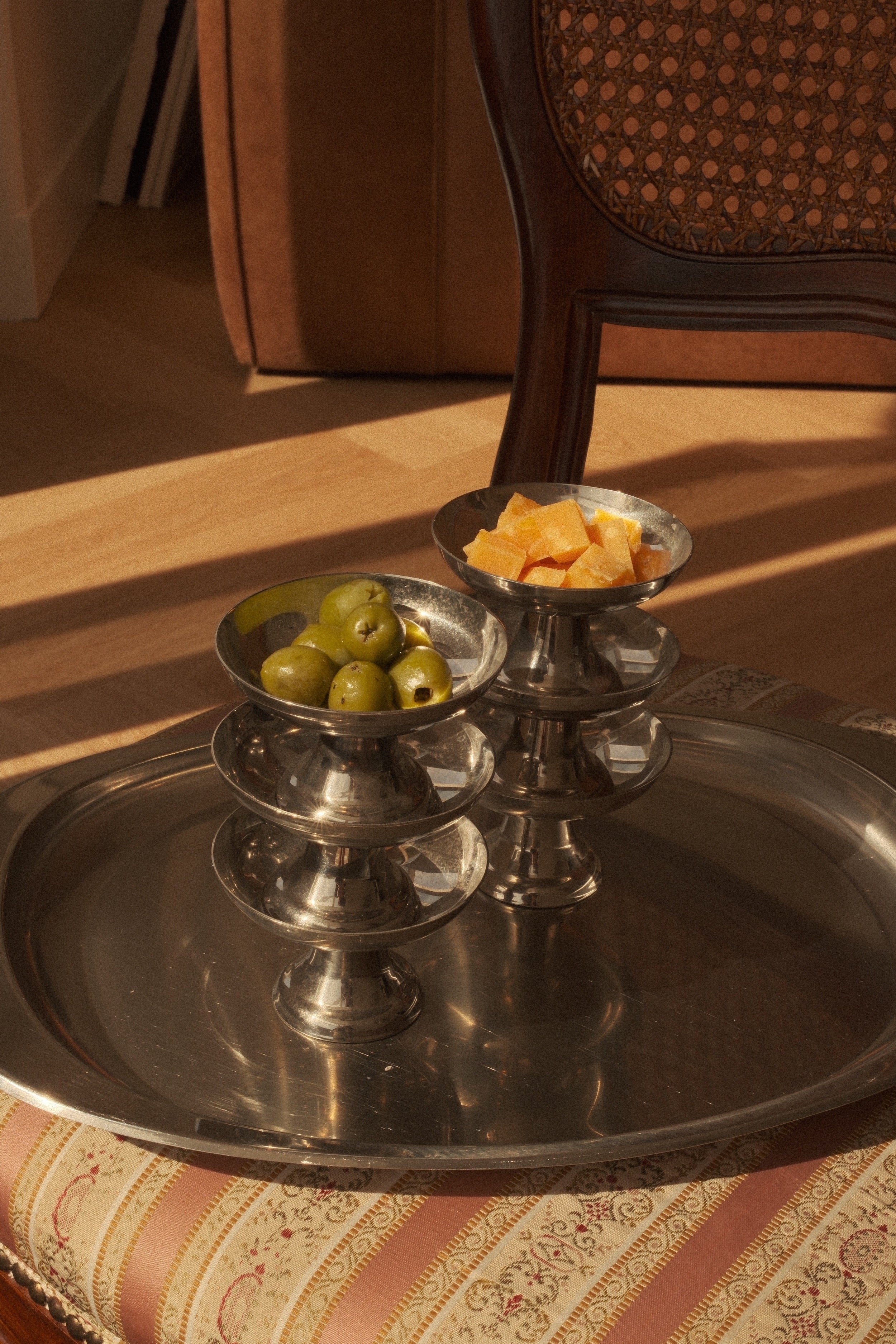 Stainless Steel Pedestal Coupes - Wide Bowl — close-up