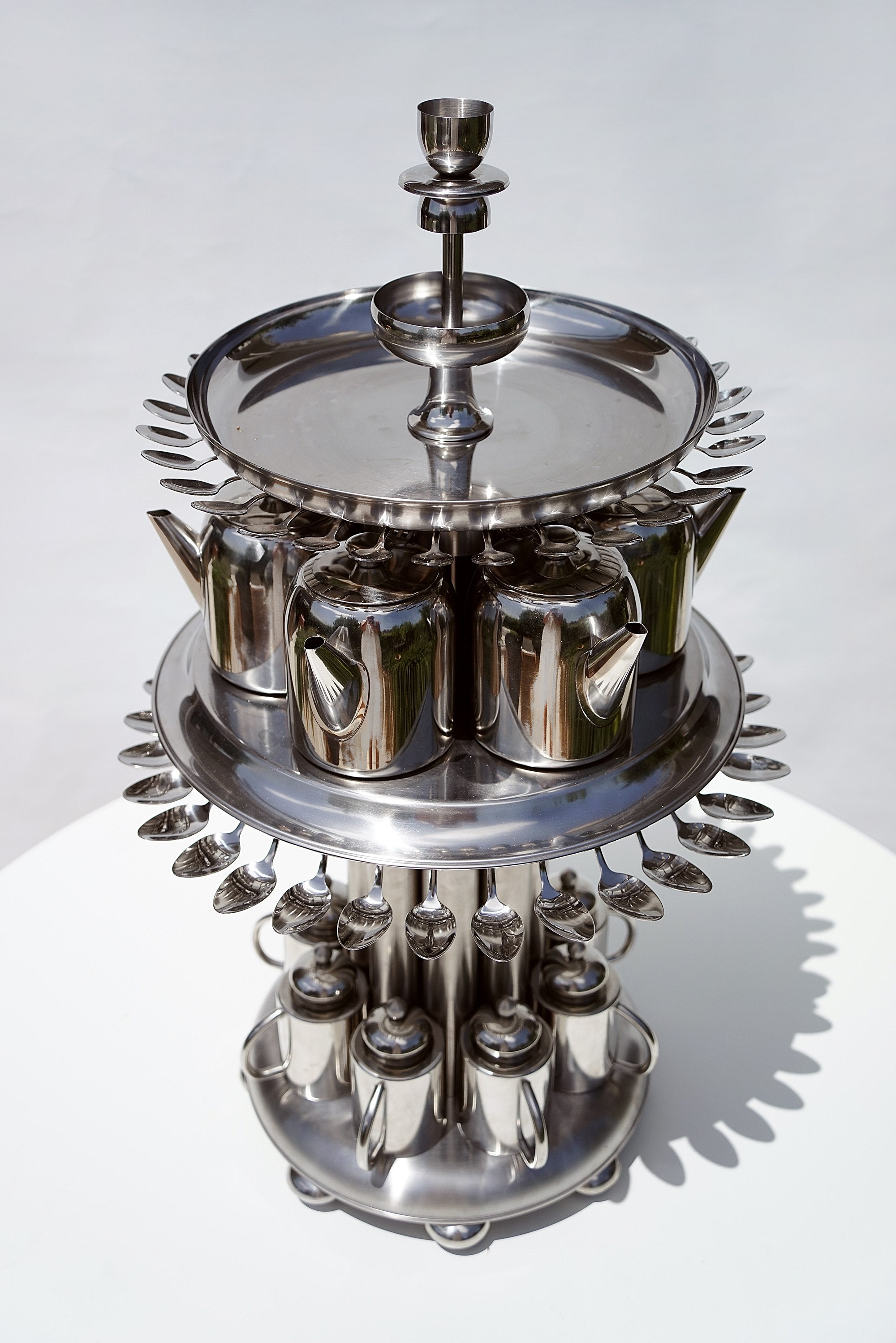 MAD TEA TABLE — side angle