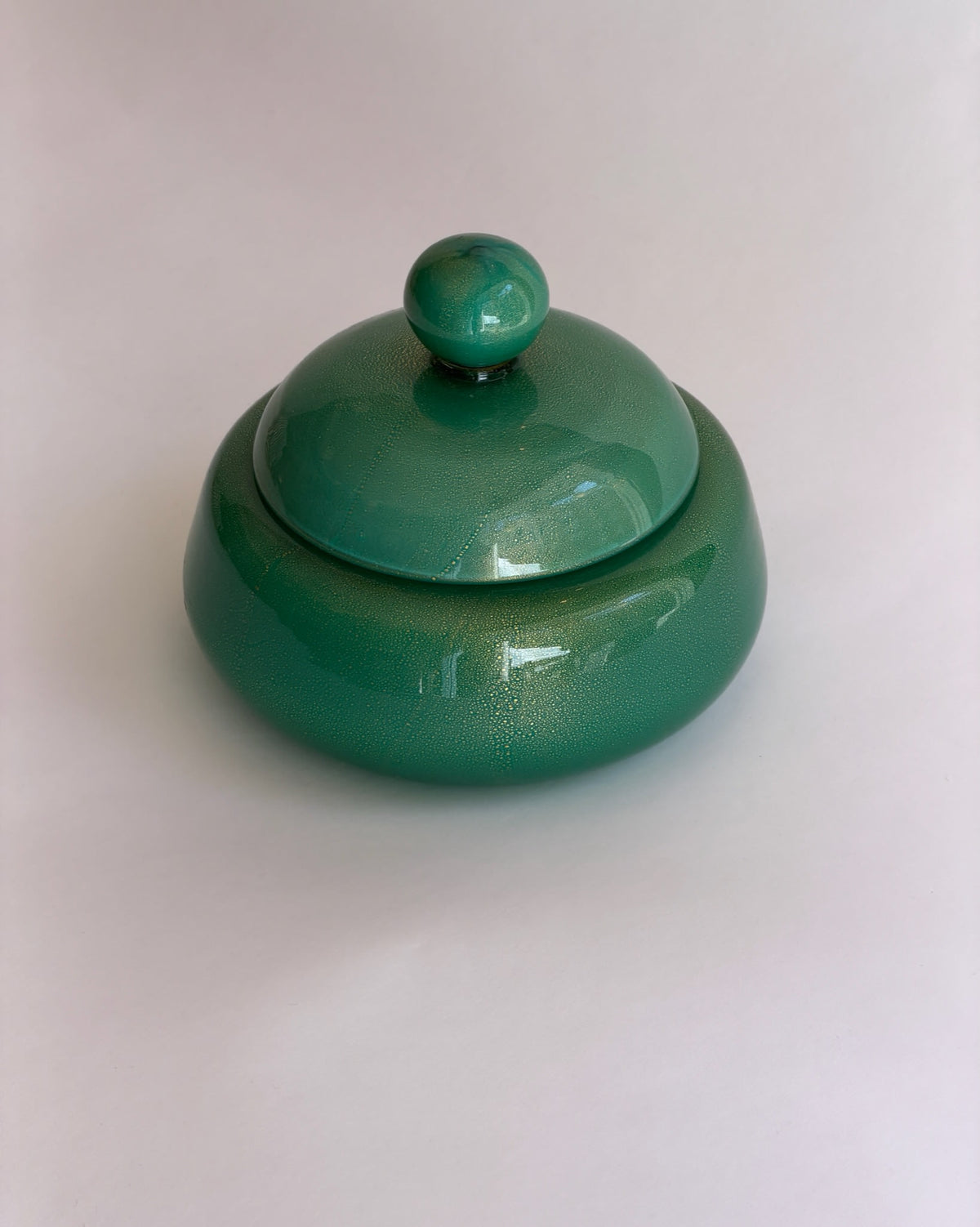 Vintage large green/golden Murano bonbonniere — side angle