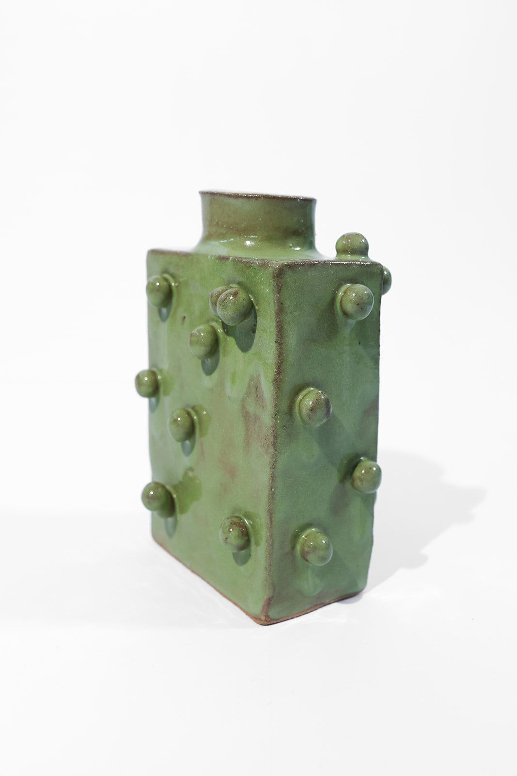 Sphères - Small chrysoprase ceramic vase — angled view highlighting textured green surface