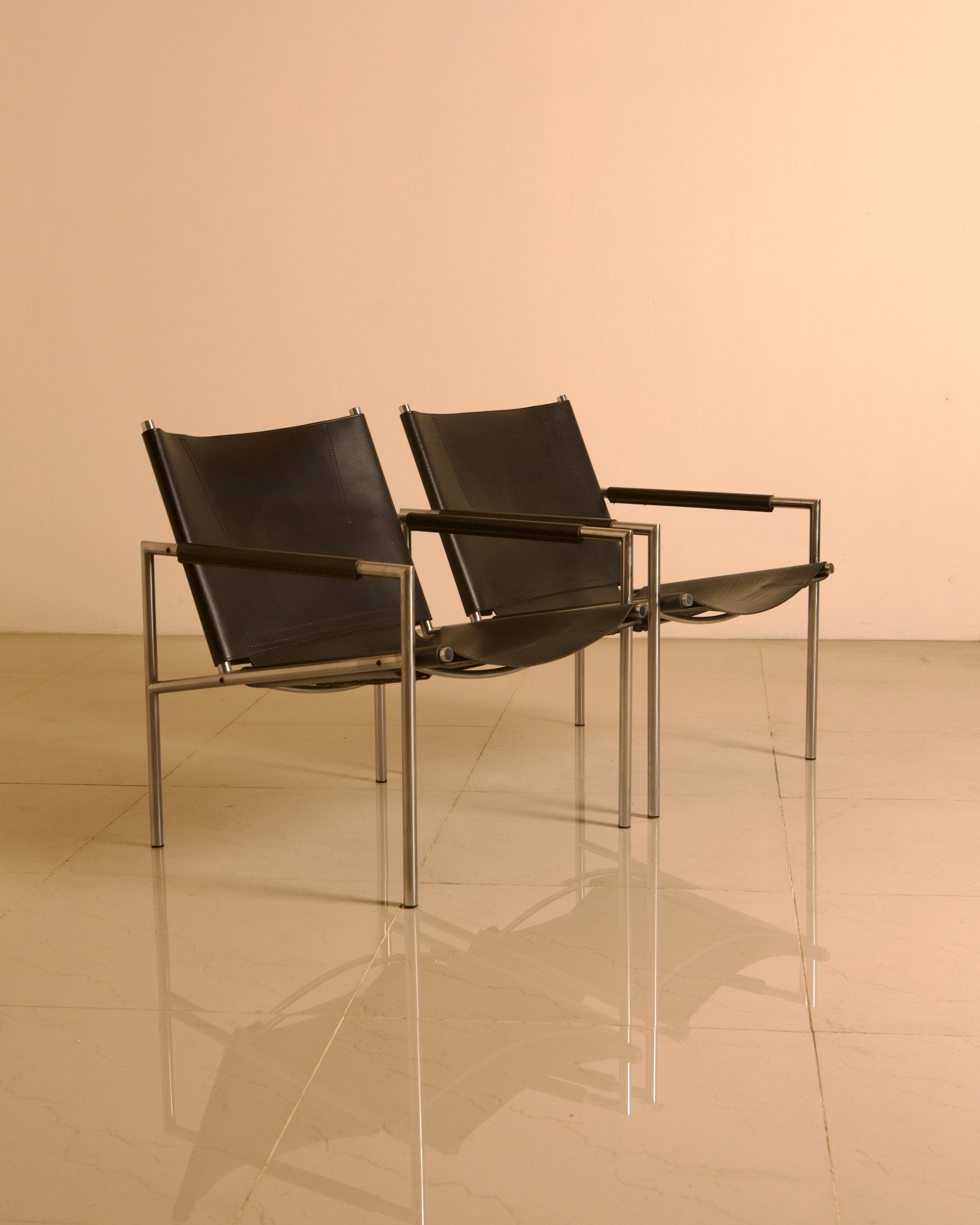 Pair of "SZ02" armchairs in black leather by Martin Visser for Spectrum 80's — additional view