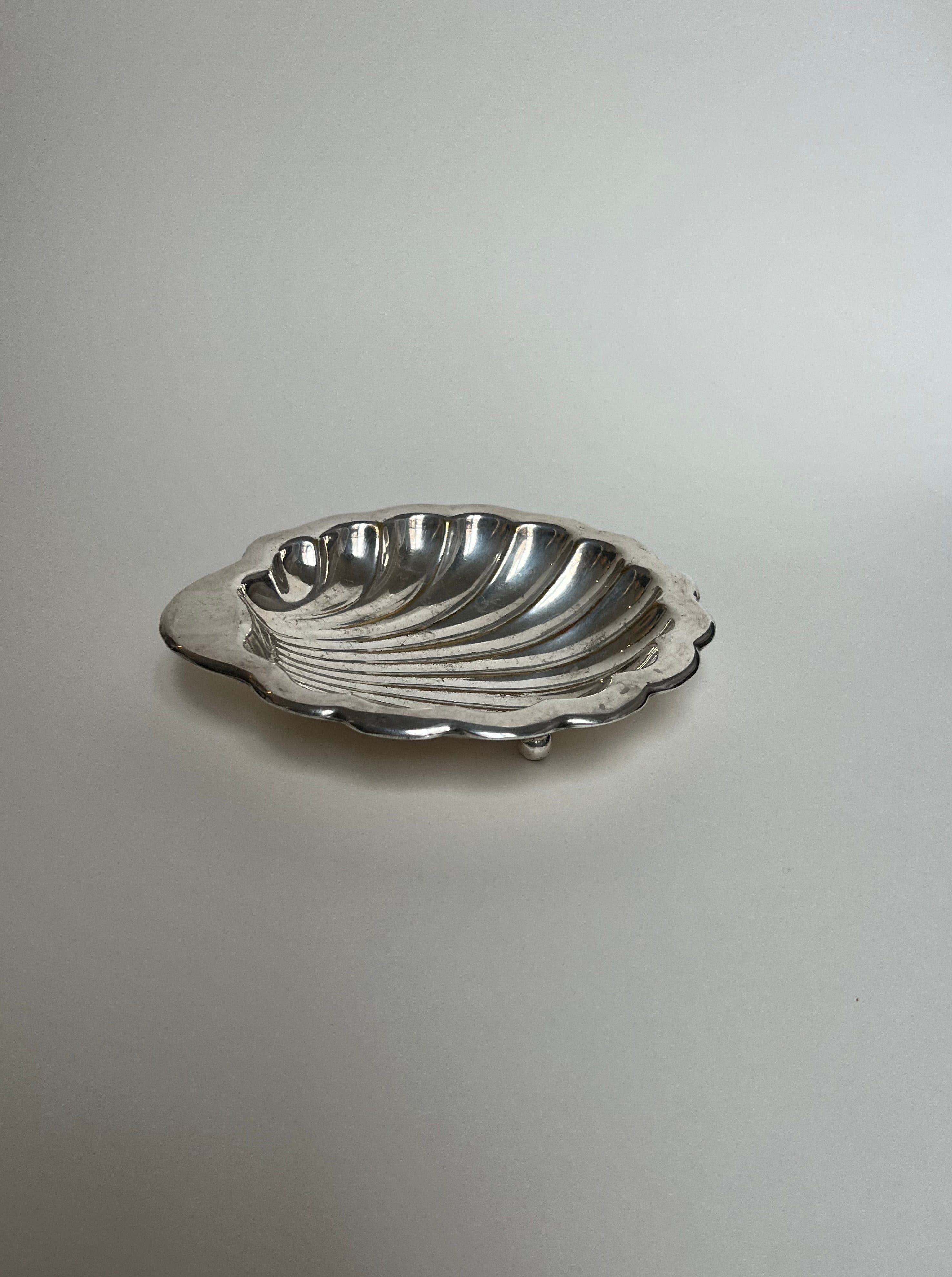 Medium Shell Shaped Vide Poche