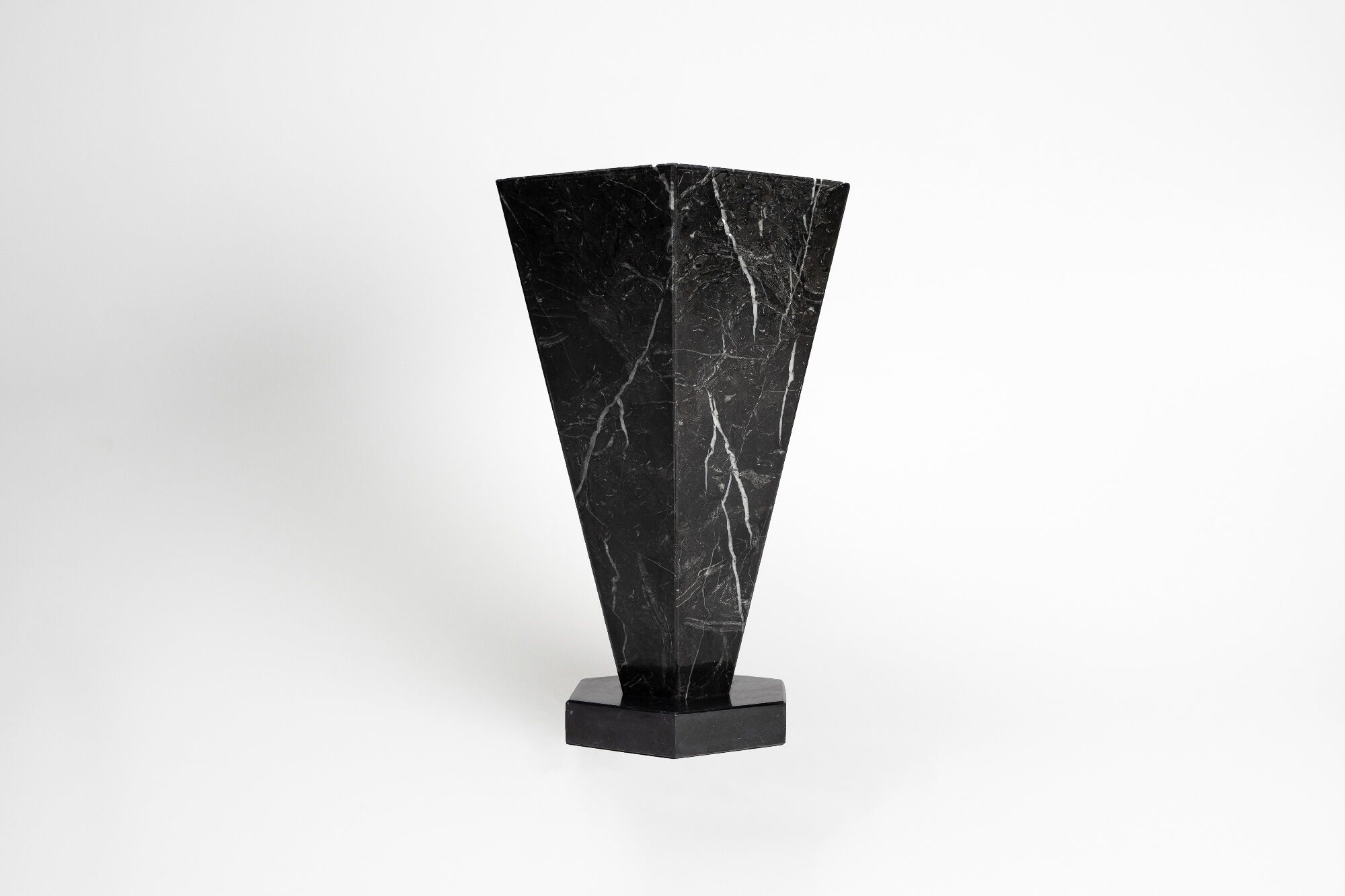 Vase 01 XL — close-up of black marble texture detail
