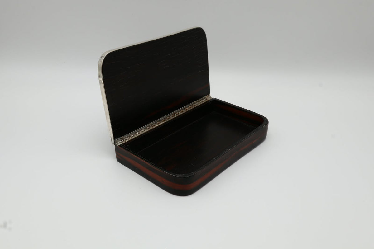 Rare Art Deco Bauhaus Box in Rosewood and Sterling Silver – France, c. 1930 — detail view