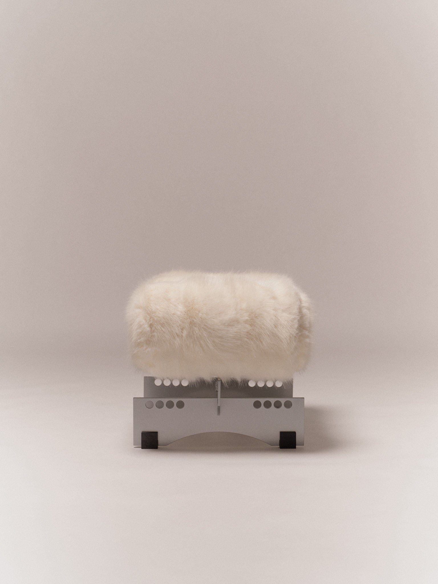 Poggia Bassa — side view of upholstered fur seat on gray base