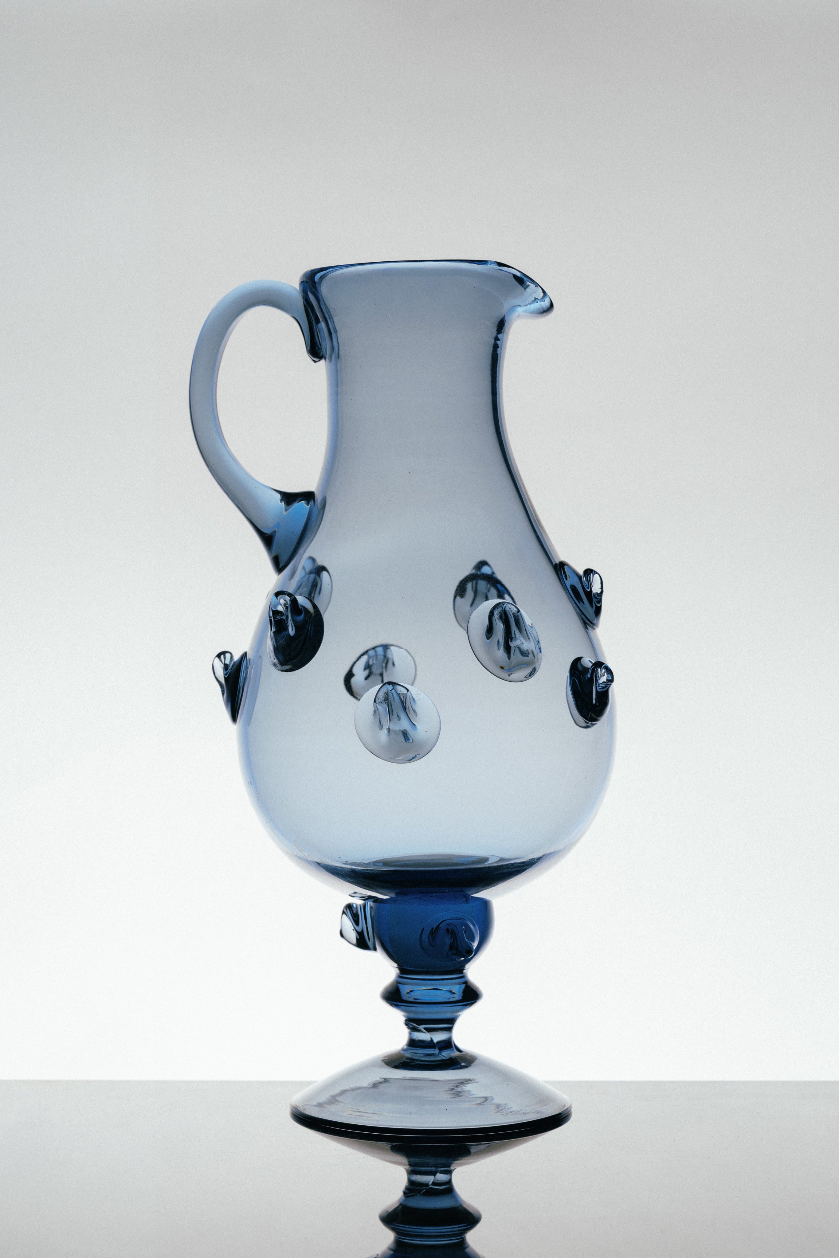 Carafes in Glass with ornaments - Mouthblown Collection — close-up