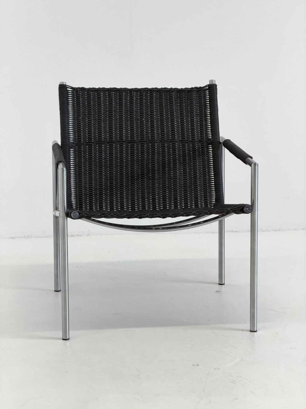 Martin Visser SZ 01 Armchair for Spectrum in Black — side angle