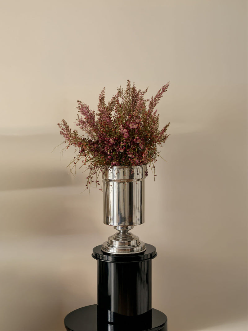 Amphora Mini – Sculptural Vase Holder in Mirror-Polished Aluminium by CASPAL | The Oblist