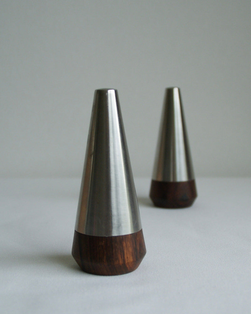 Mid-century Pepper & Salt Shaker — detail view