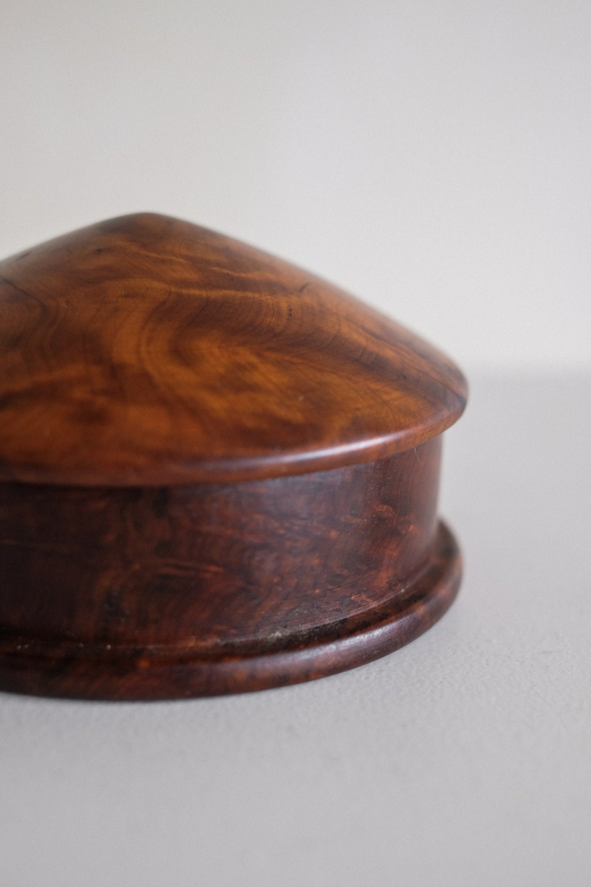 Vintage Burl Wood Trinket Box — close-up