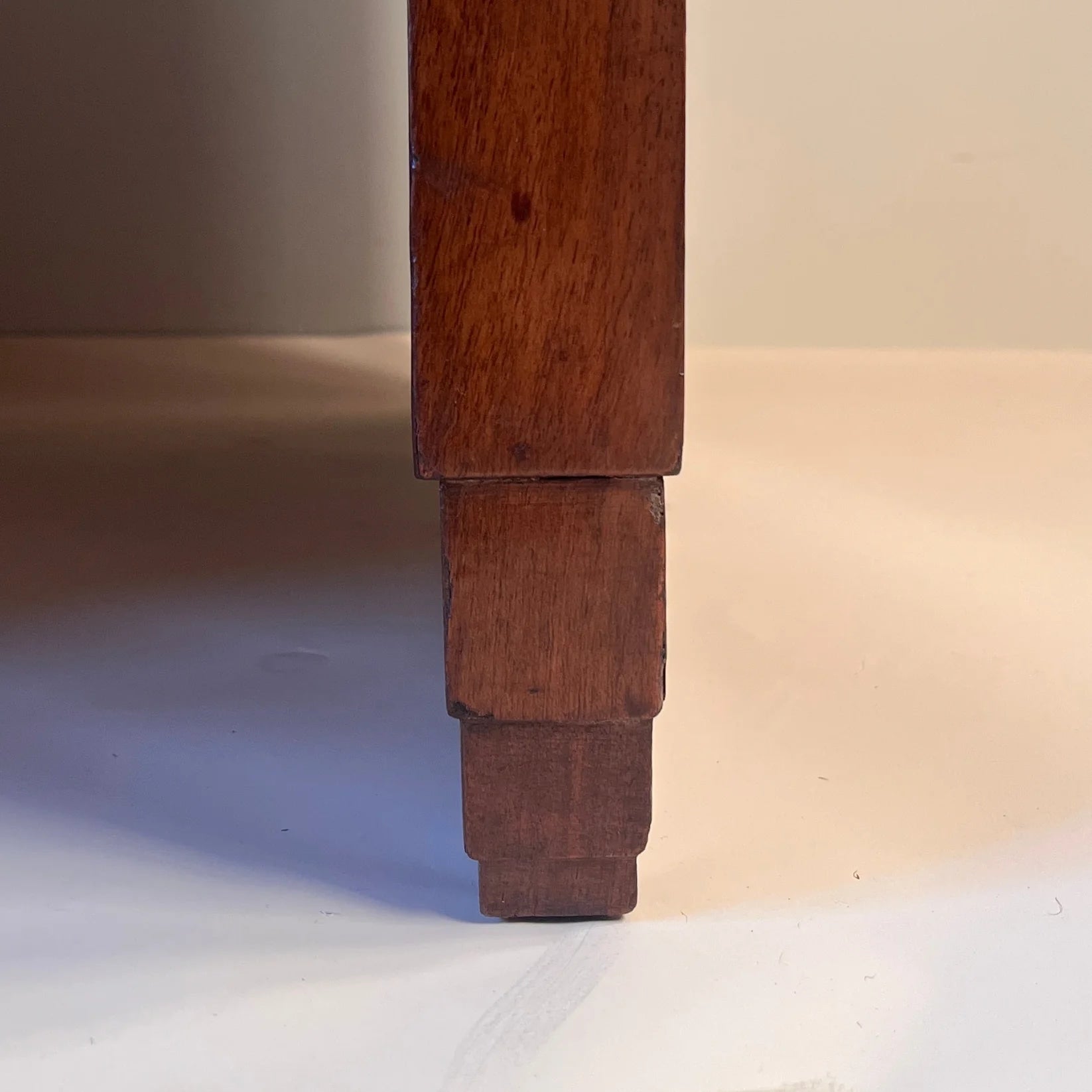 Vintage Desk in Leather - Art Deco Collection — close-up of wooden leg detail
