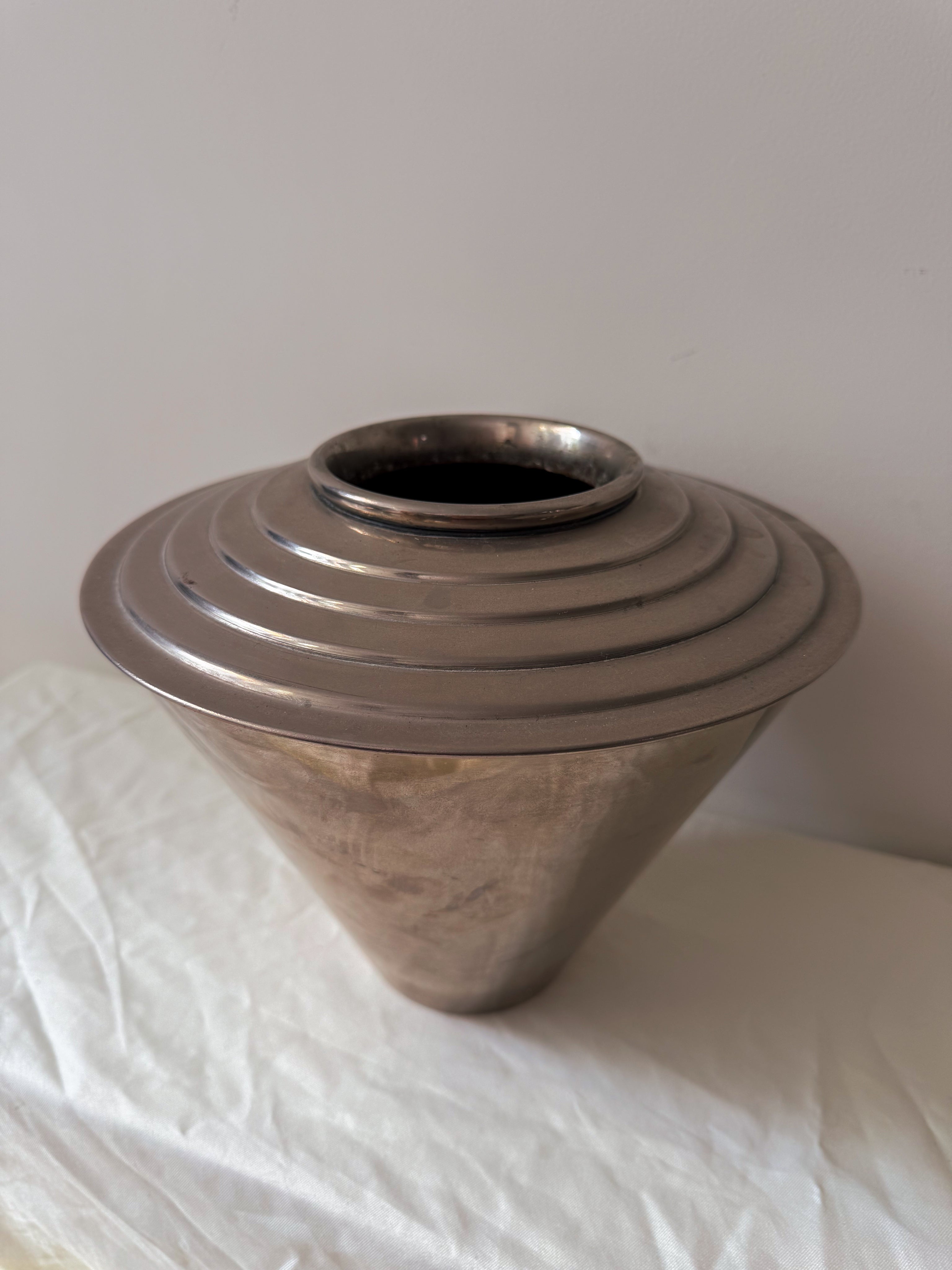 Art deco vase  — lifestyle setting