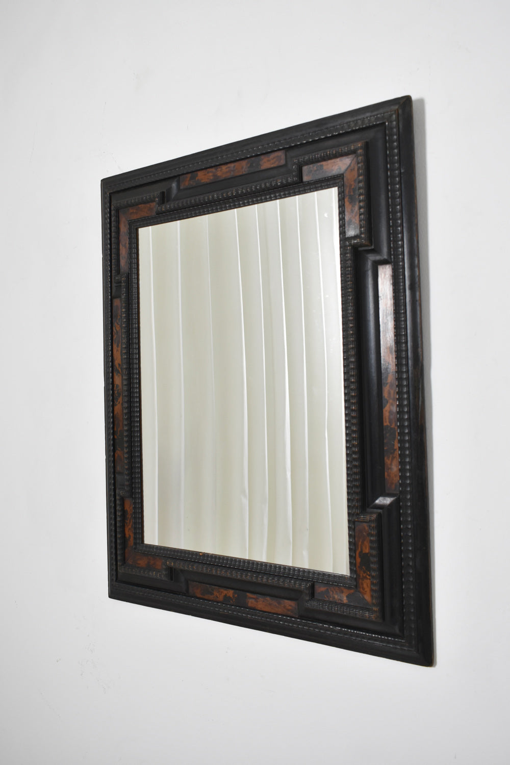 Carved ebonised wood mirror & trompe l'oeil tortoiseshell, XIXth c. — detail view