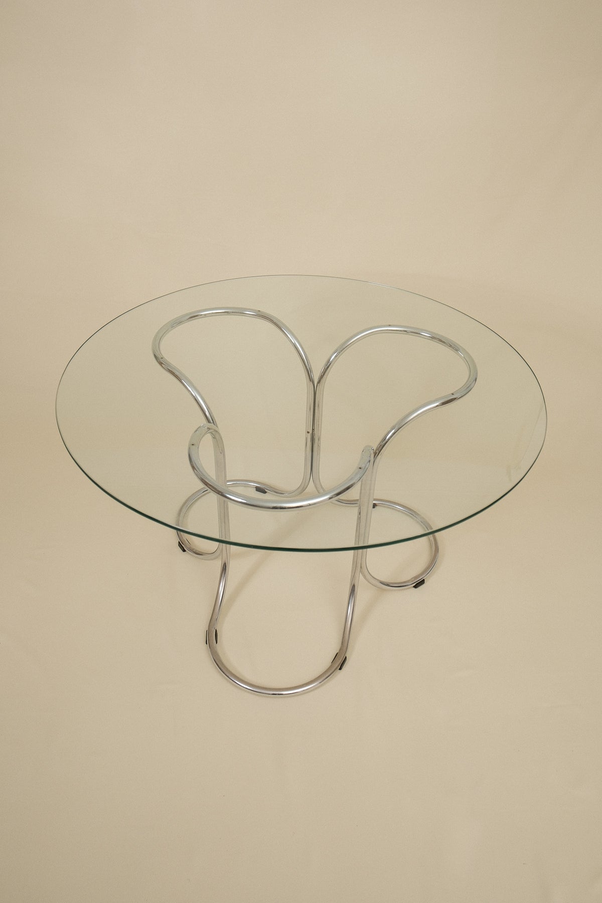 Giotto Stoppino Round Glass and Chrome Dining Table, Italy, 1970s — side angle