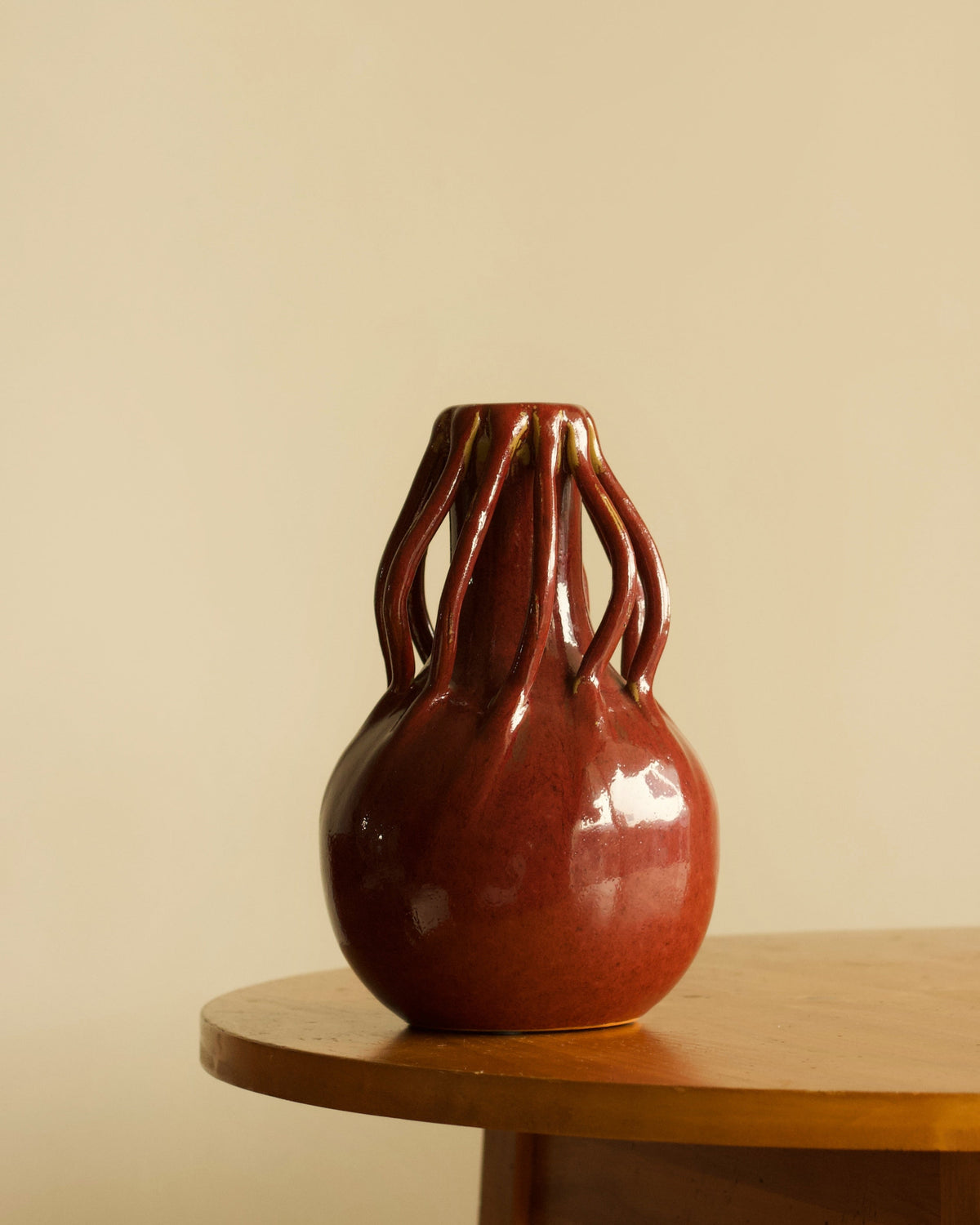 Oxblood Ceramic Loop Vase by Mansión Luna | The Oblist