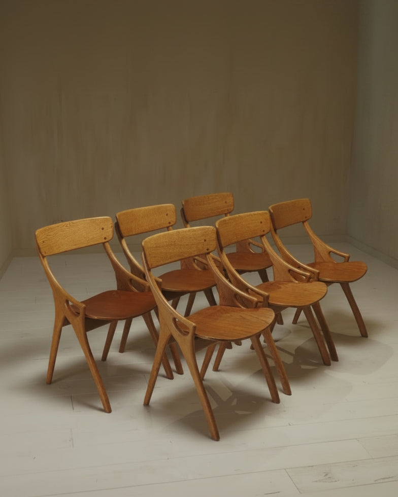 6 Arne Hovmand Olsen Dining Chairs for Mogens Kold Mobelfabrik 1959 — lifestyle setting