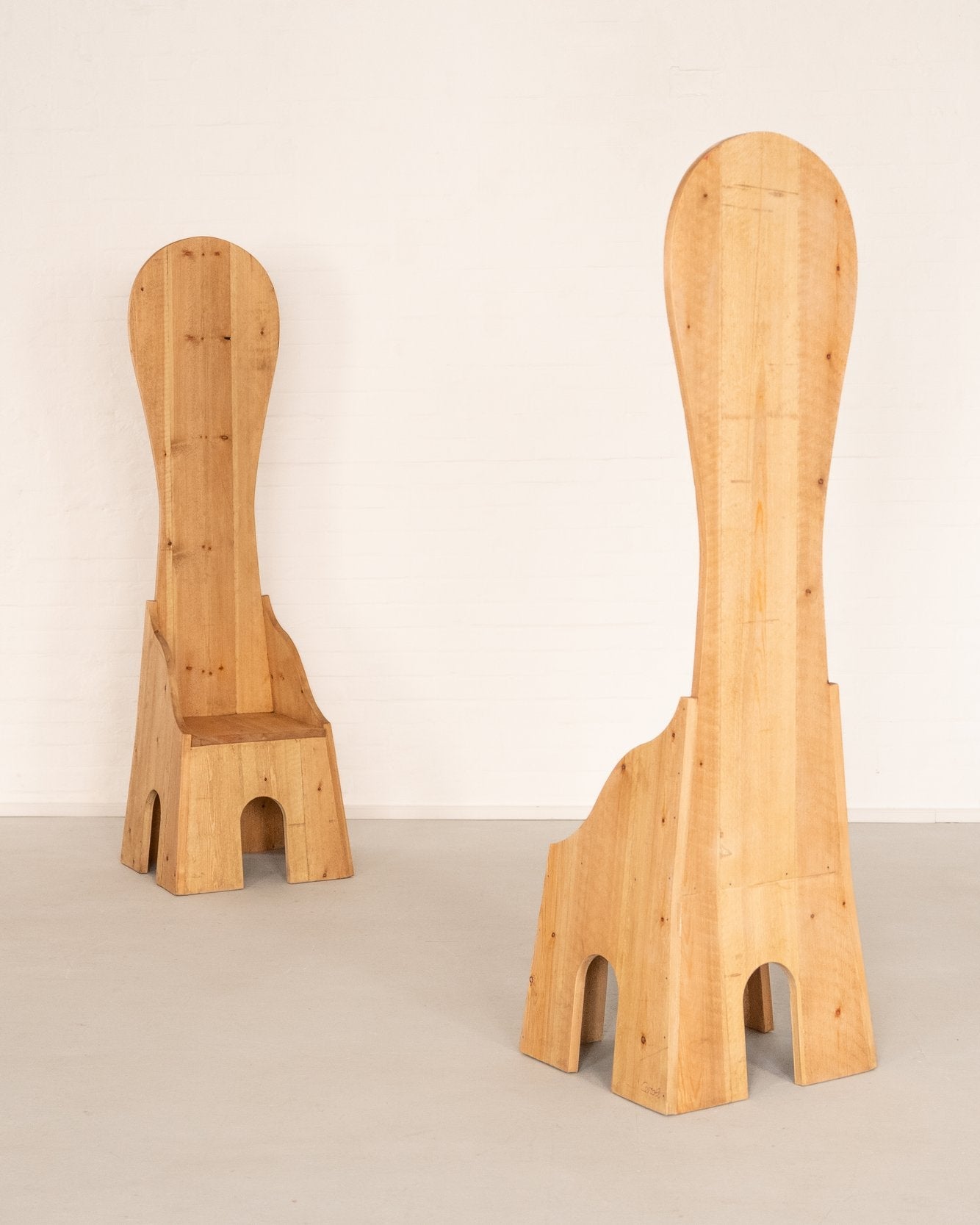 Fratina Chair by Mario Ceroli for Poltronova — close-up of natural wood grain