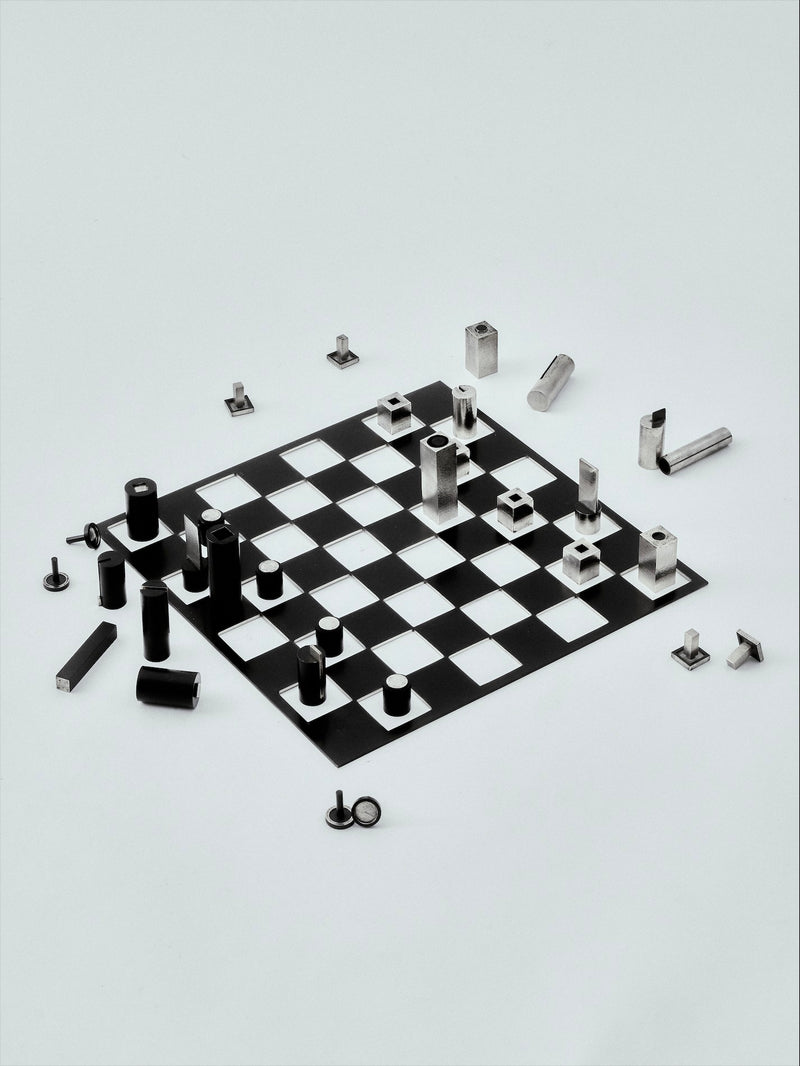 Echiquier “Verso” - Precious Chess Set made of patinated and white Bronze by Luc Sciberras | The Oblist