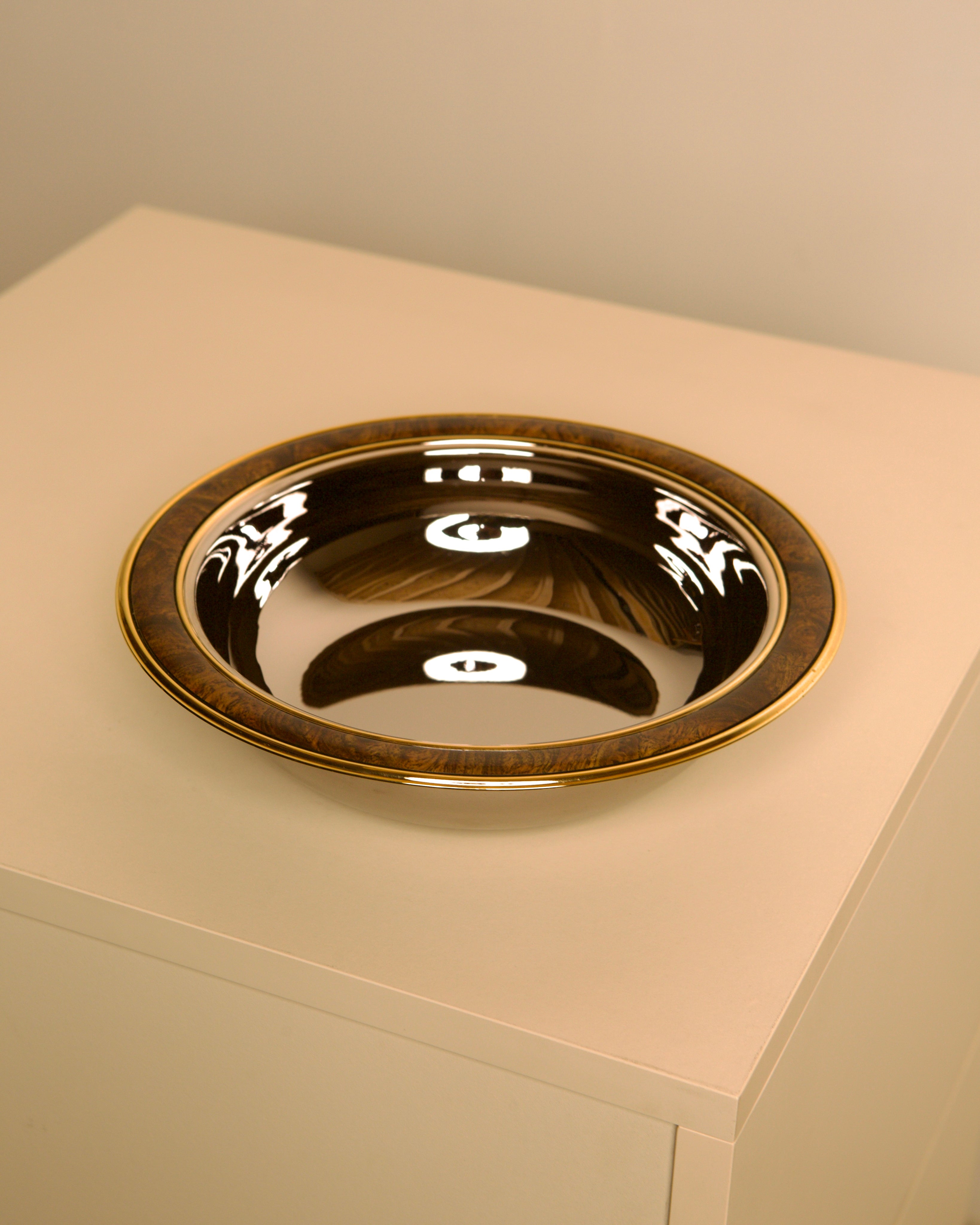 Italian circular silver-plated and wood-effect metal vide-poche from the 70s by Treaptyque | The Oblist