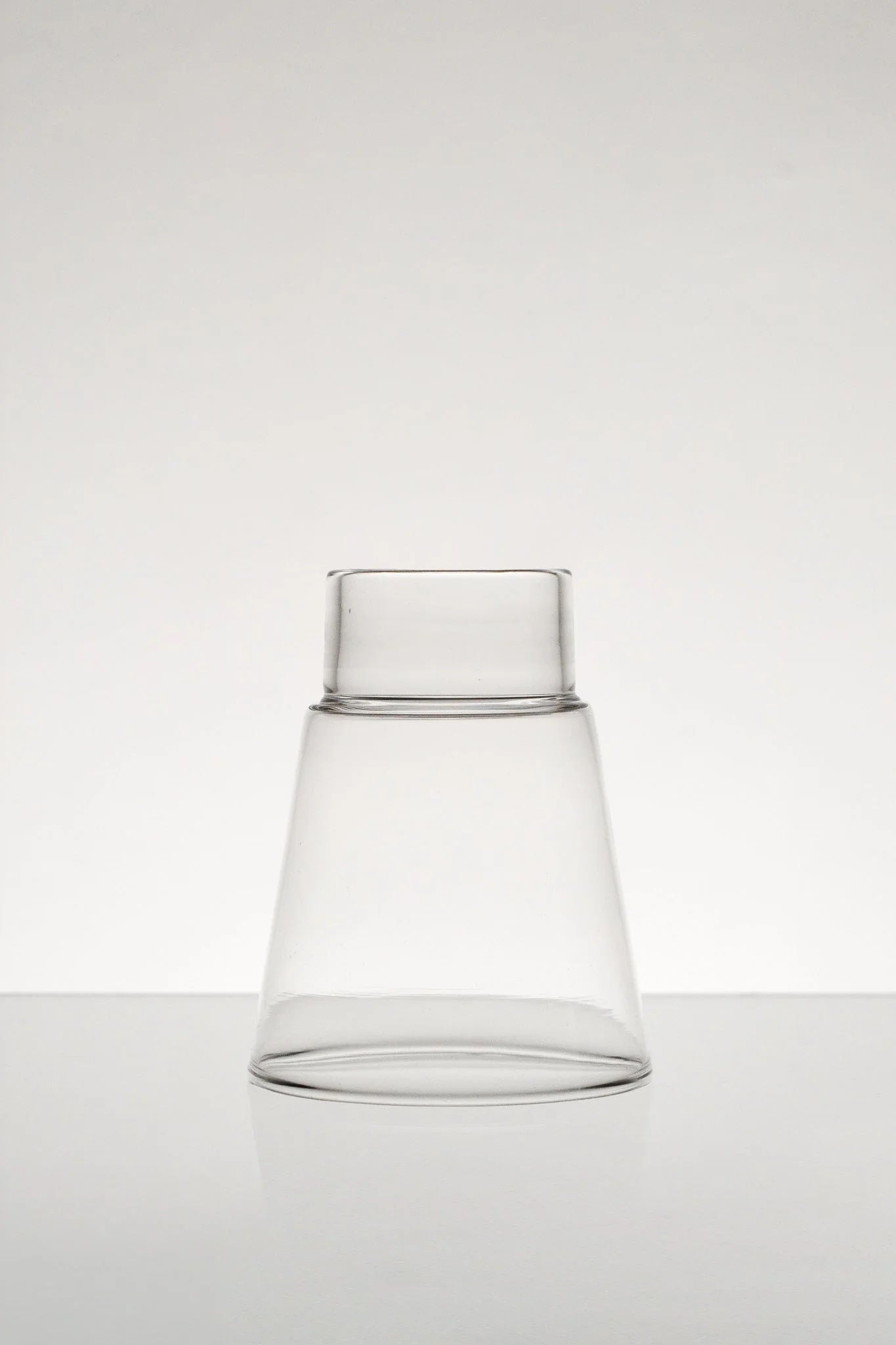 Podio' Glass - Clear — close-up of transparent glass design
