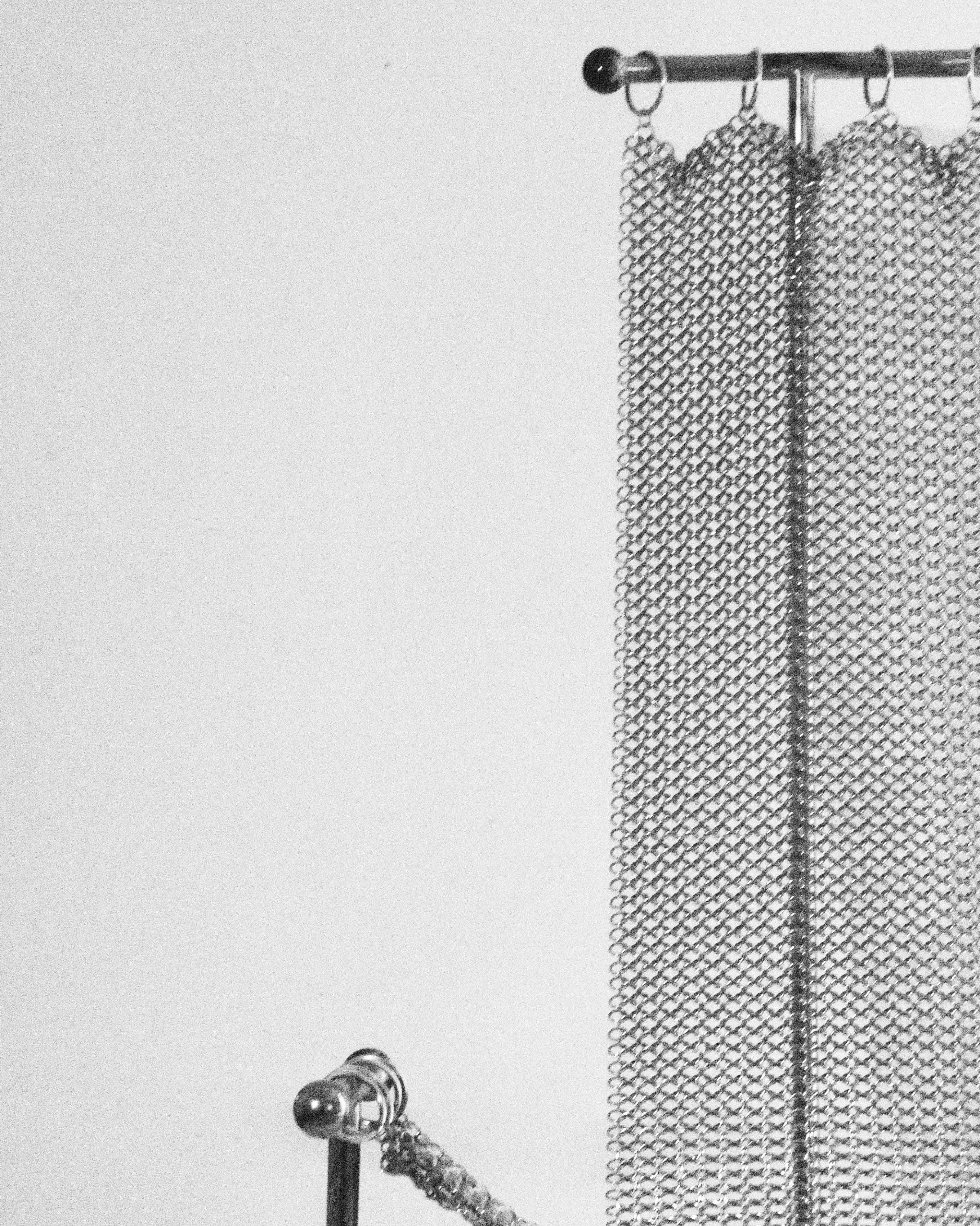 Chaise Sculpturale en Mailles d'Acier