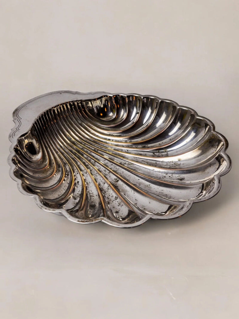 Silver Plated Shell Vide-poches 1970 — close-up of reflective silver interior