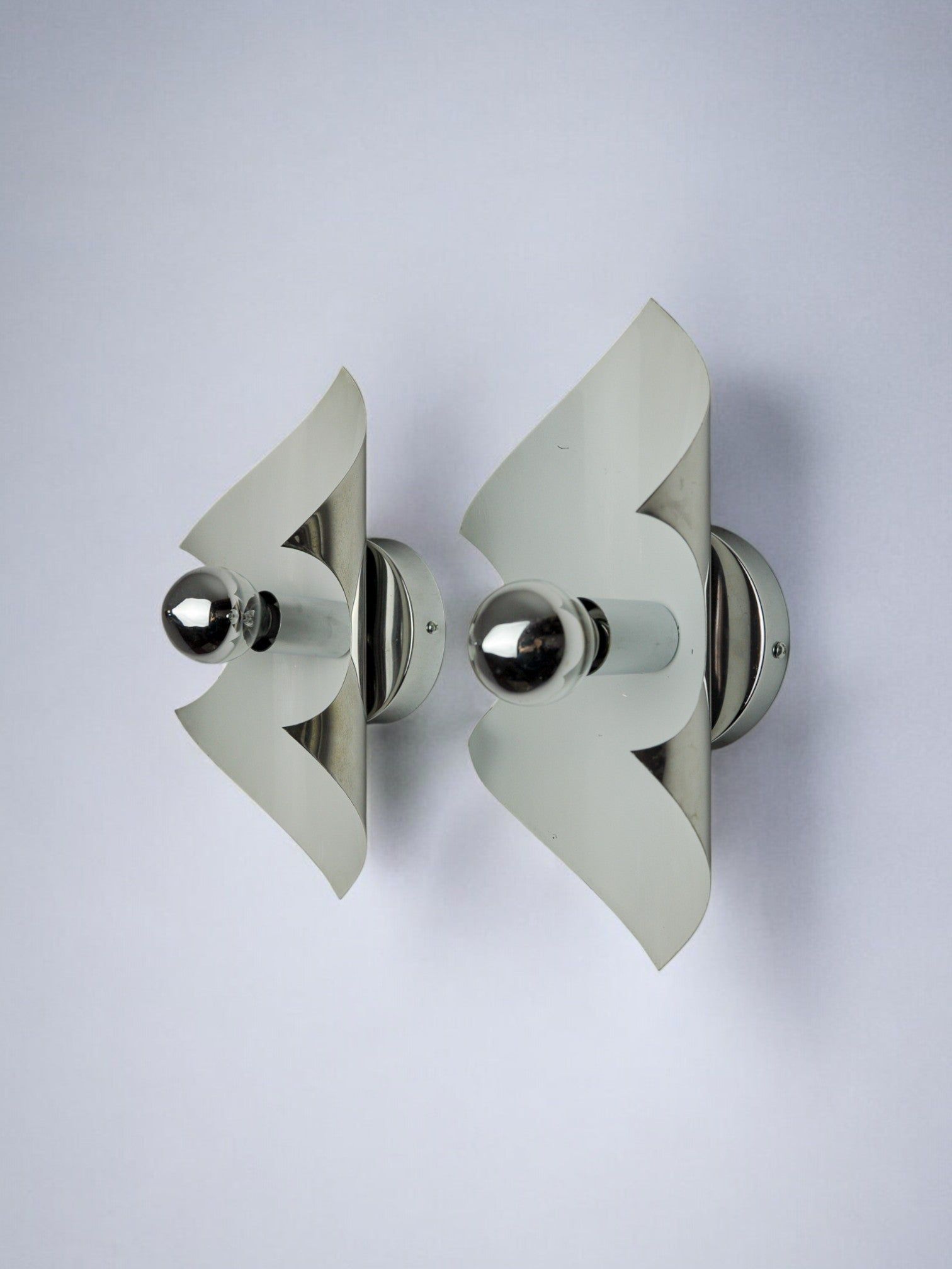 Pair of "Folio" Wall Lights, Italy, 1970s — close-up of white and chrome finish