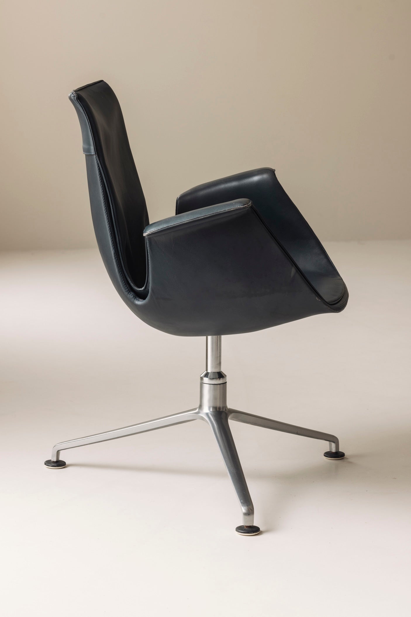 Set of two Bird Low Tulip Chairs by Fabricius & Kastholm, 1960s — additional view