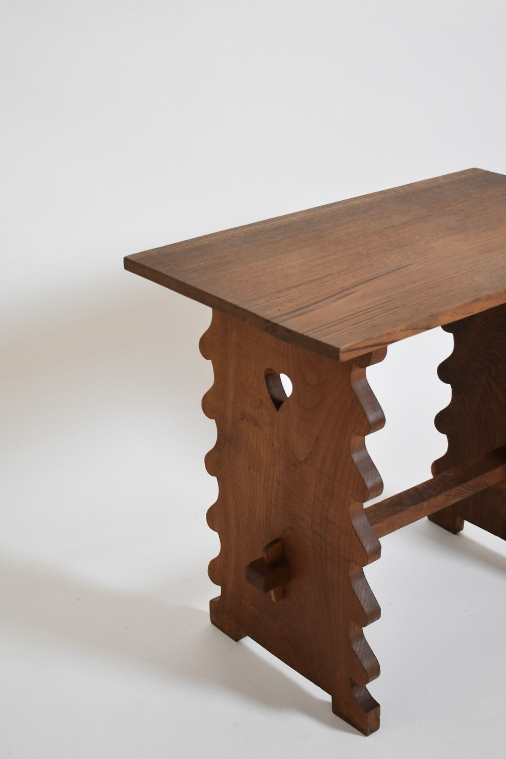 Oak alentejana side table, 1960s. — side angle