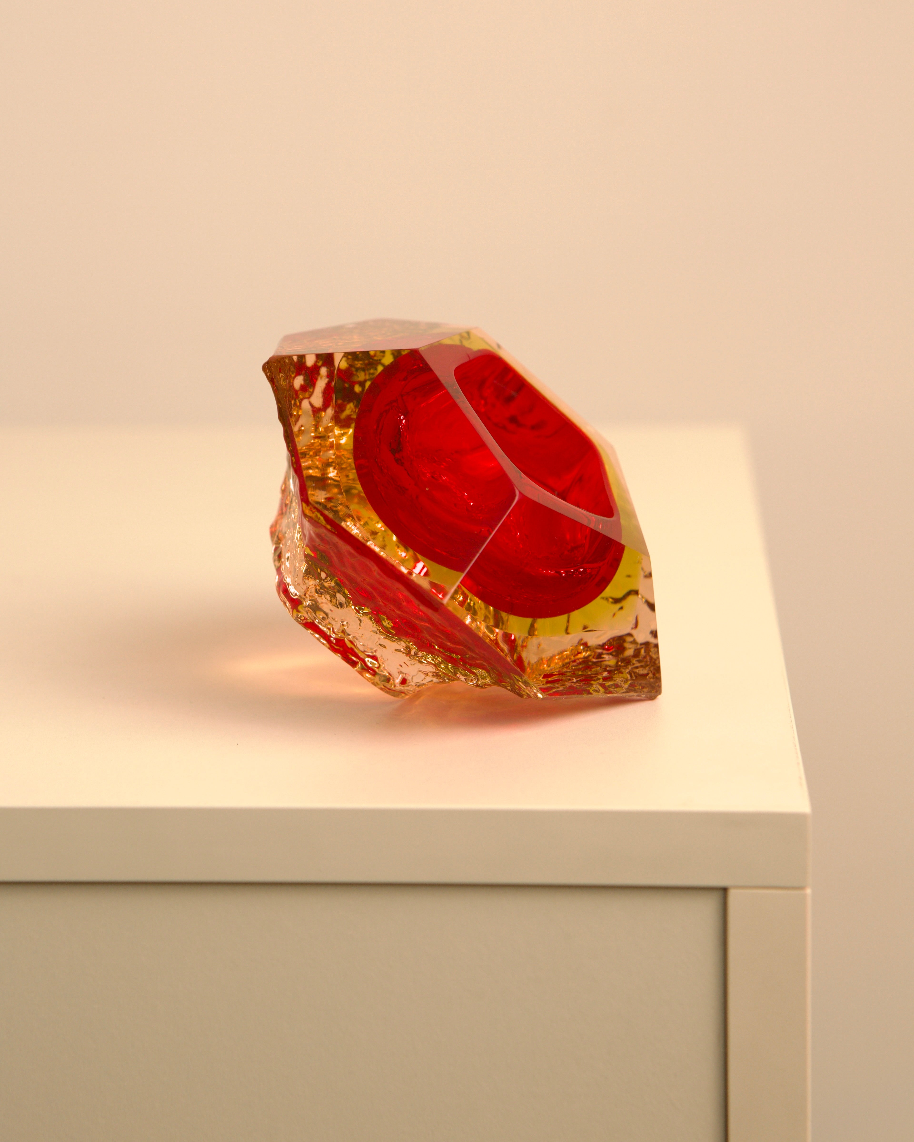 Red and amber Murano glass diamond vide-poche detail view