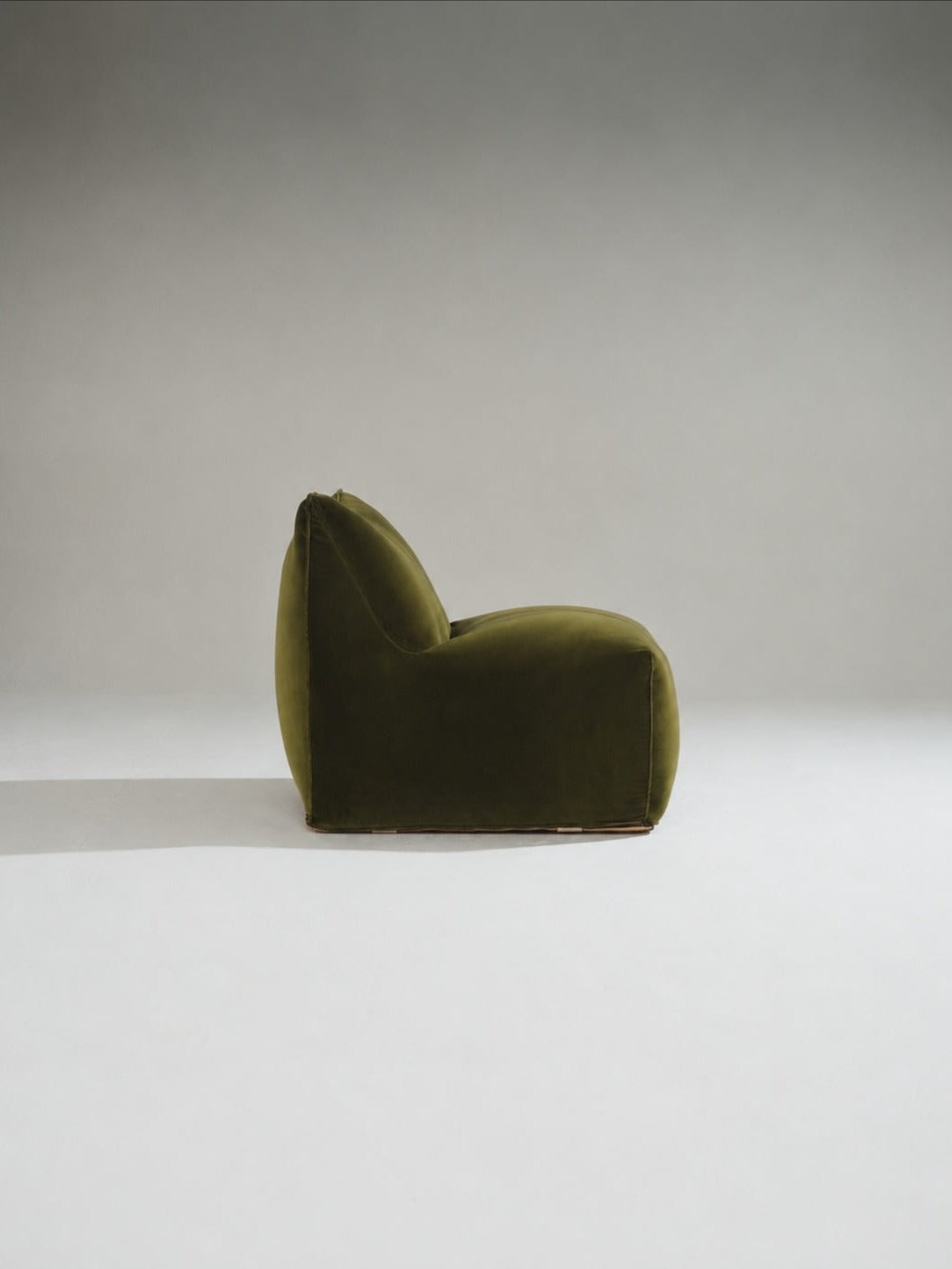 Le Bambole Chair by Mario Bellini for B&B Italia in emerald green velvet, Italy 1971 — view 9