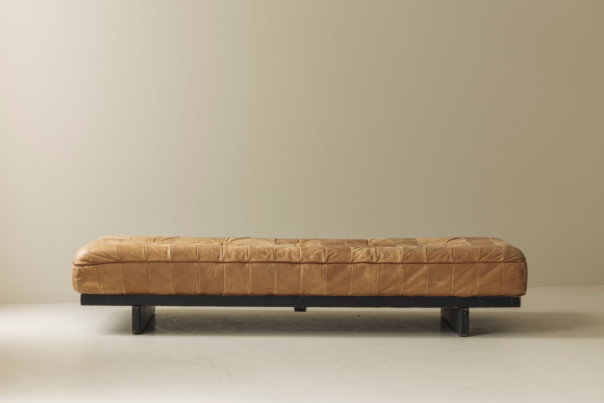 DS-80 Daybed De Sede — Cognac Patchwork Leather, Switzerland 1970s by Modern Living | The Oblist
