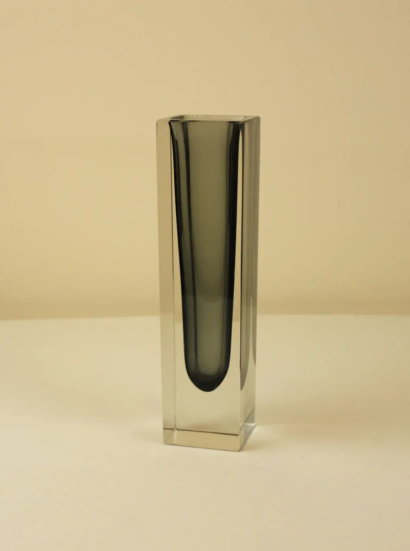 Alessandro Mandruzzato Murano Vase — close-up of smoky glass detail